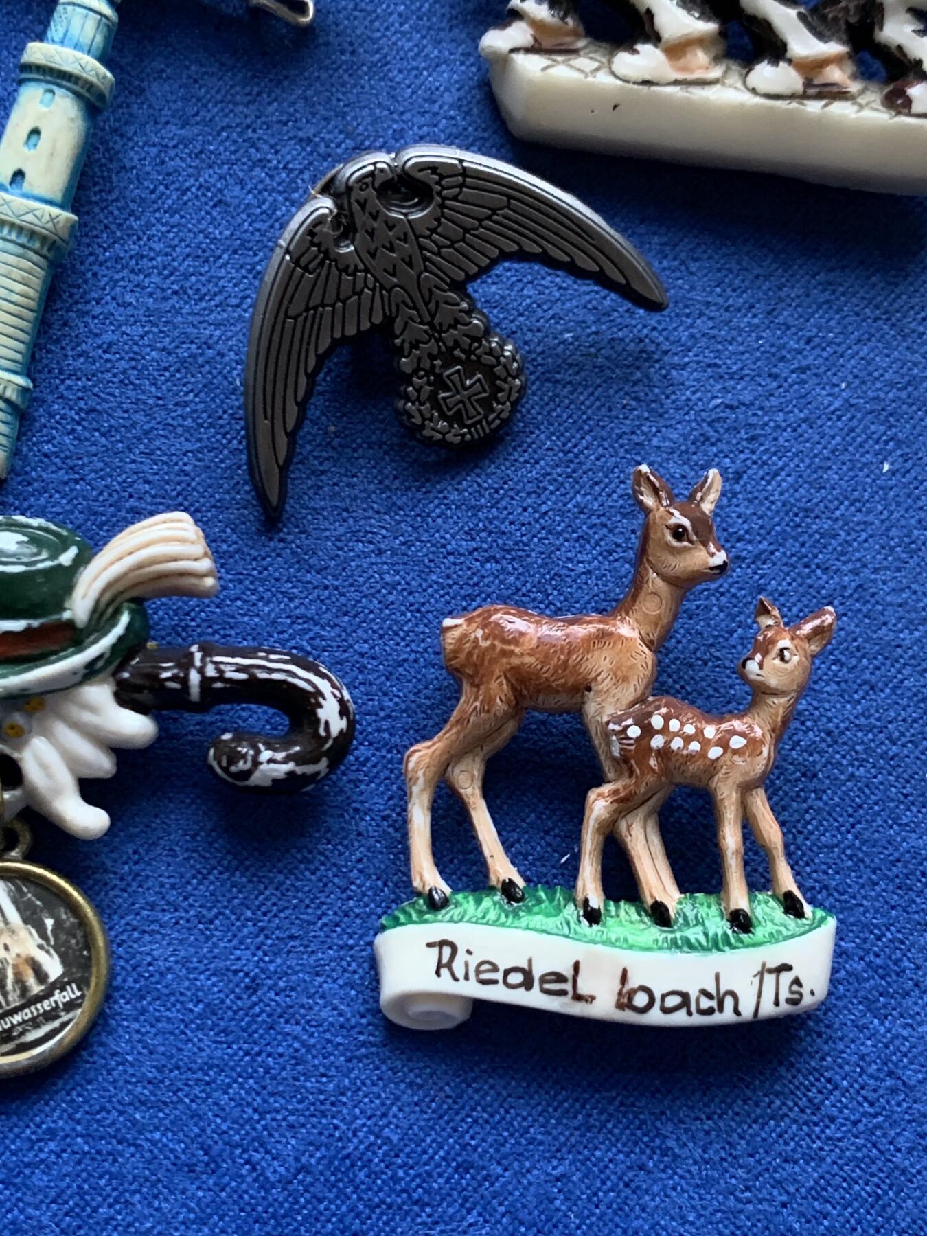 《竞宝斋》第454场 周日，周一 2场连拍 （全场包邮，欢迎送拍） 欧洲早期胸针一组 细节见图