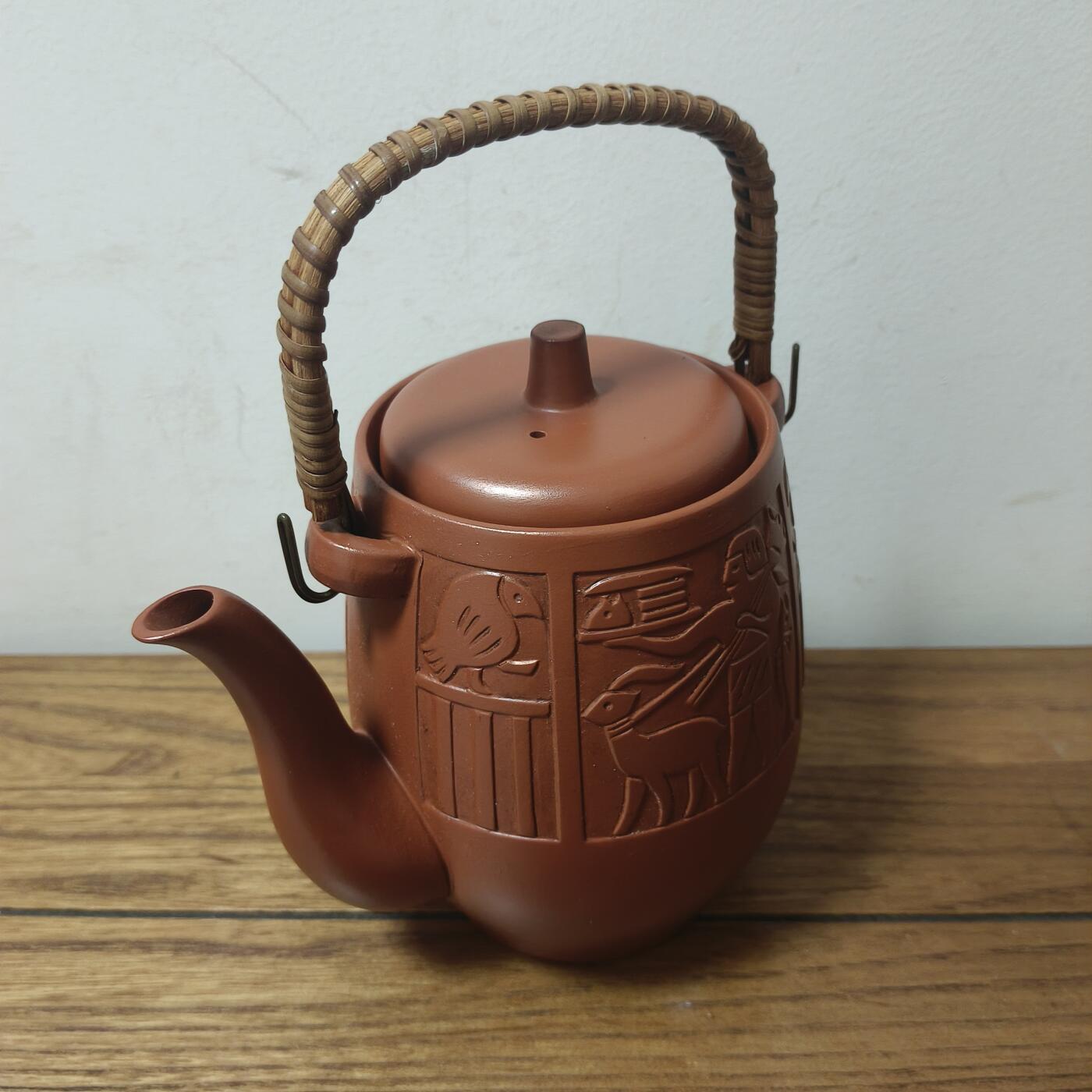 杂项专场 常滑朱泥提梁壶 全新未使用。高度13.5厘米 肚径最大10.5厘米