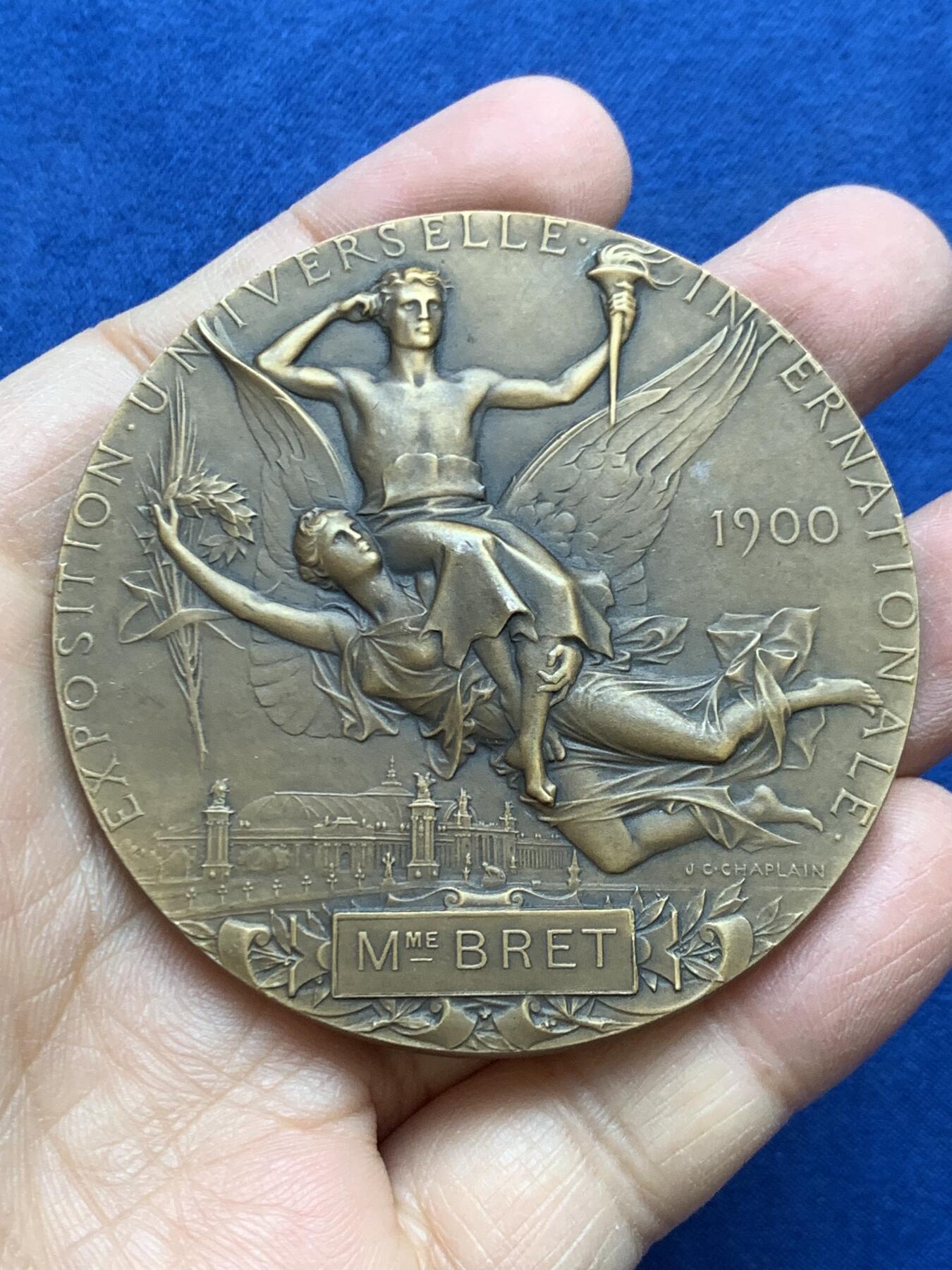 《竞宝斋》第454场 周日，周一 2场连拍 （全场包邮，欢迎送拍） 名家名作 1900年巴黎世博会纪念大铜章 102克 63mm 丰饶角铜标