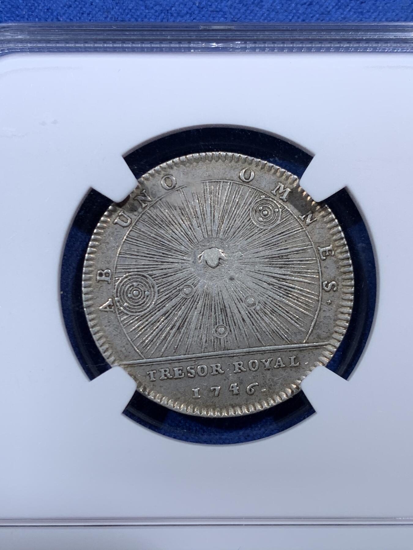 《竞宝斋》第454场 周日，周一 2场连拍 （全场包邮，欢迎送拍） 中乾评级 法国路易十五青年像圆形代用银币