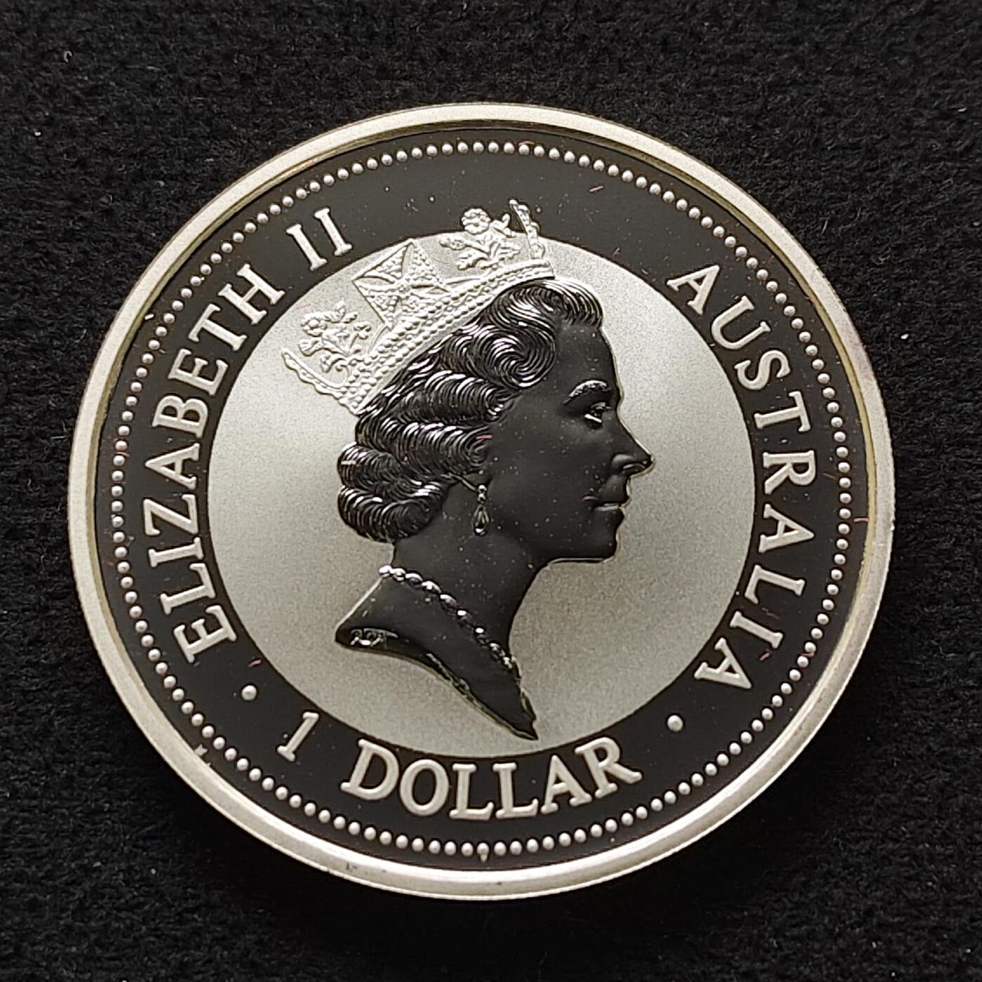 【全场包邮】纯粹捡漏拍493场 【镶嵌金】澳大利亚1997年1元翠鸟1盎司999纯银镶嵌纯金熊猫克朗型纪念银币-盒证全【纯银31.1克纯银价约560元（按18元银价折算）+纯金0.5克纯金价约500元（按1000元金价折算）】