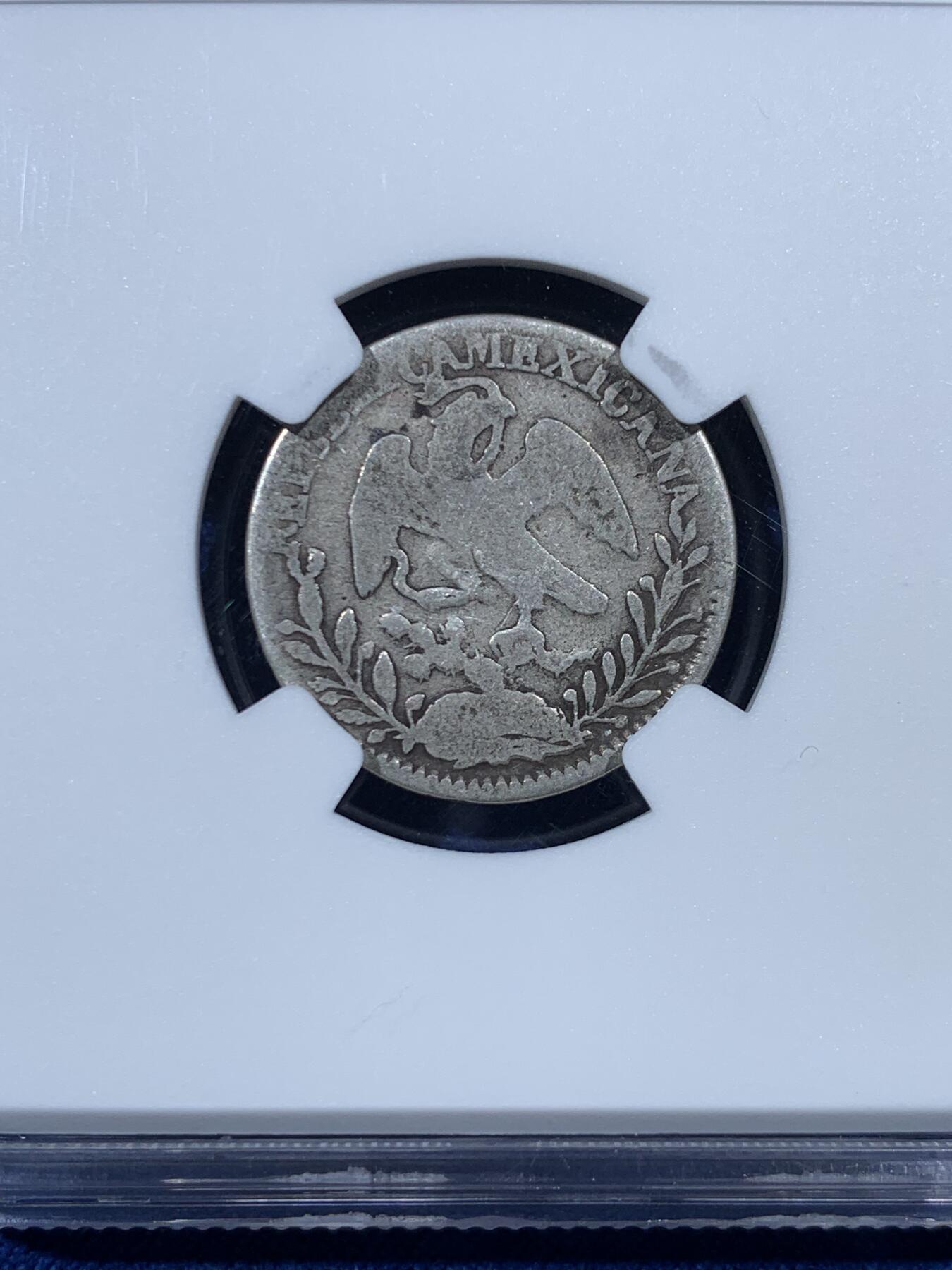 《竞宝斋》第454场 周日，周一 2场连拍 （全场包邮，欢迎送拍） 两枚一组 NGC VG8 墨西哥鹰洋辅币，辅币较主币数量少的多，一枚为ZS厂1868年2R银币，一枚为ZS厂1829年早期1R银币，出分不易，是为凑品种不二之选，还是N盒连号，收藏佳品，