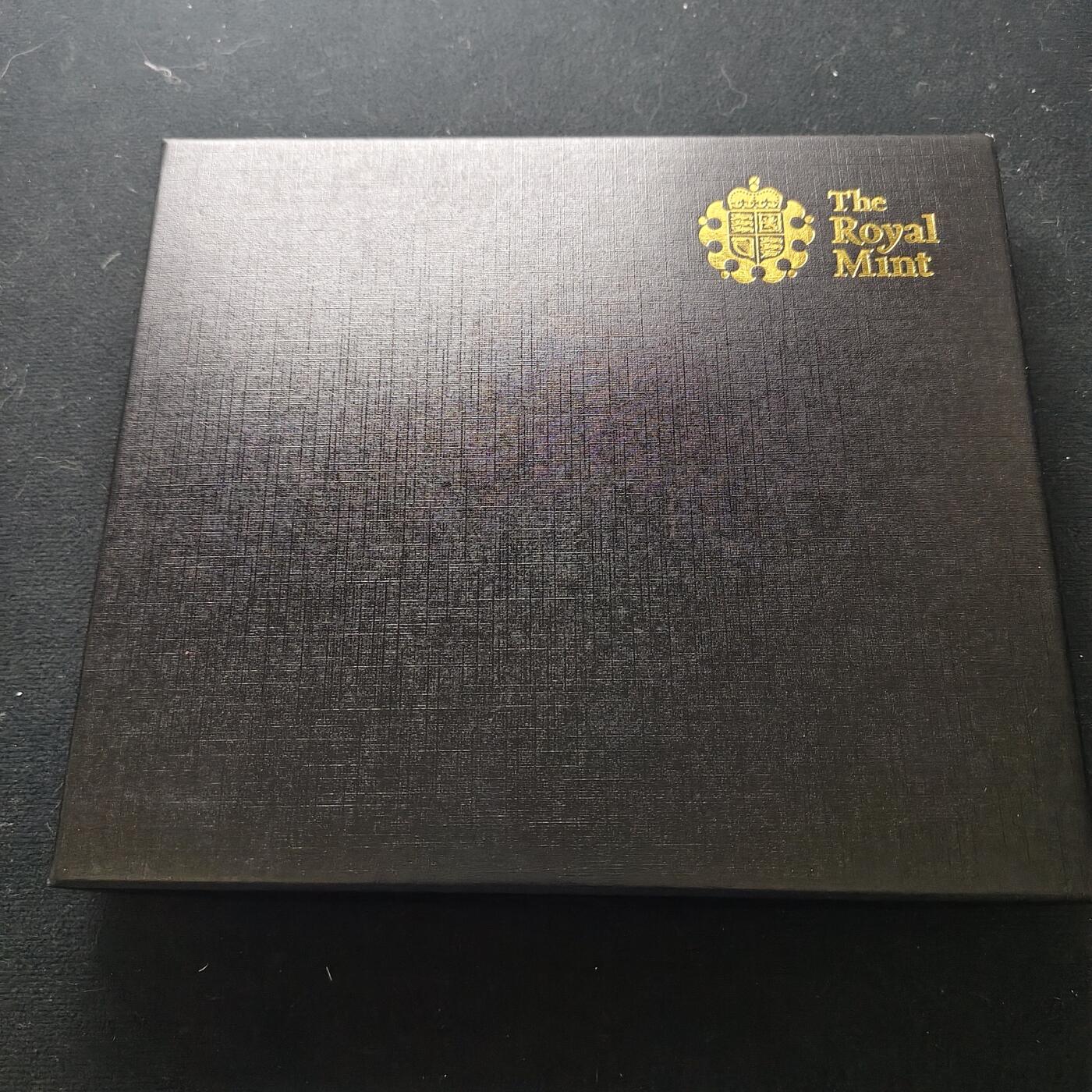 【全场包邮】纯粹捡漏拍493场 【重磅·邱园】英国2009年官方精制套币-5镑亨利八世登基500周年+50便士邱园250周年+2镑彭斯诞生250周年+2镑物种起源150周年+2镑机械时代-盒证全（内衬破损）