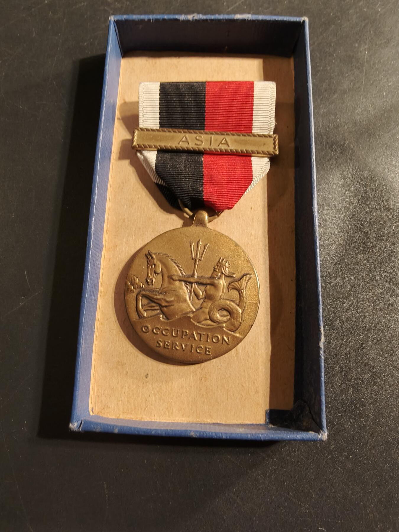 老王徽章第174期 美国海军二战占领军服役奖章     原盒     亚洲勋条