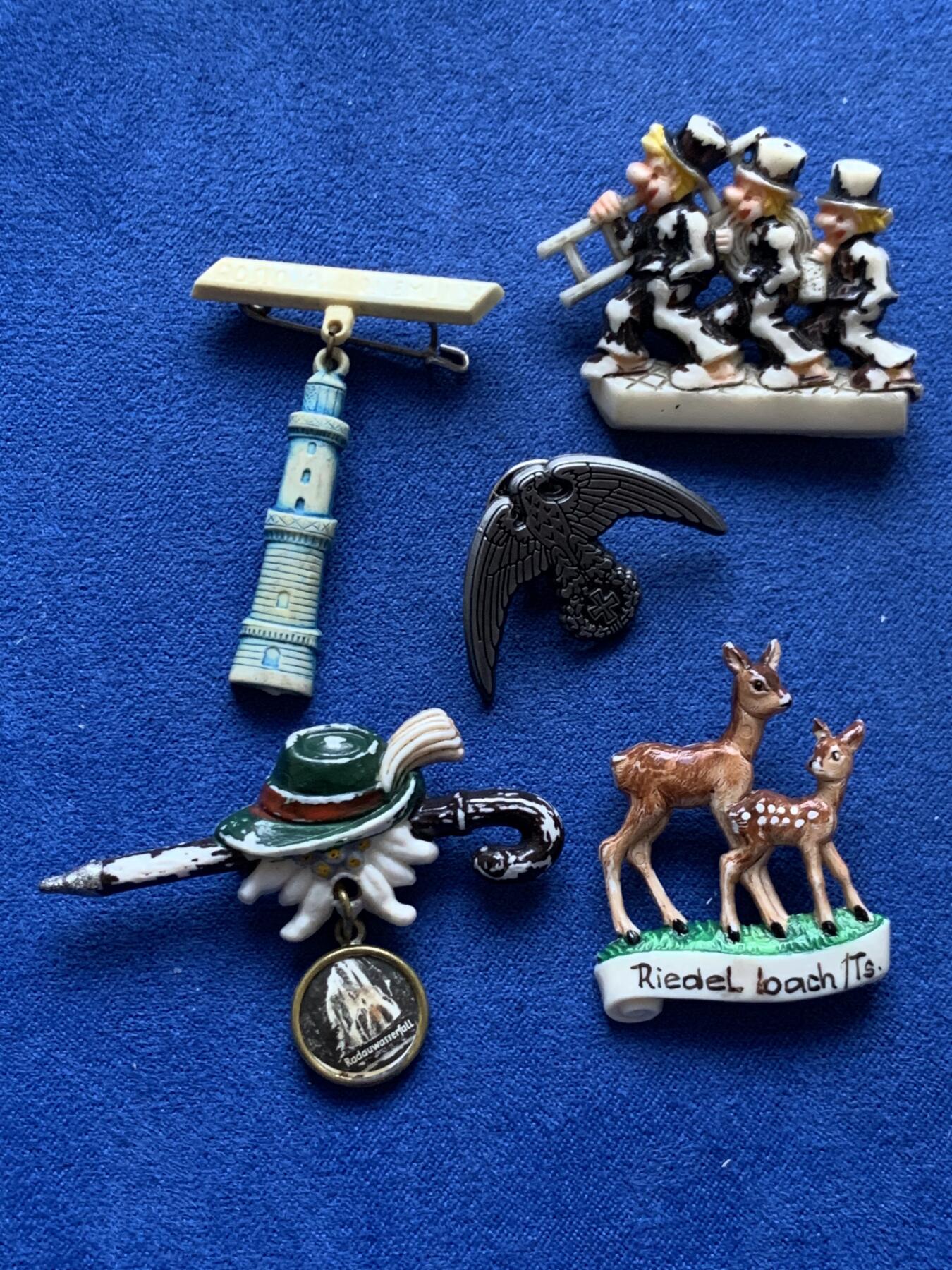 《竞宝斋》第454场 周日，周一 2场连拍 （全场包邮，欢迎送拍） 欧洲早期胸针一组 细节见图