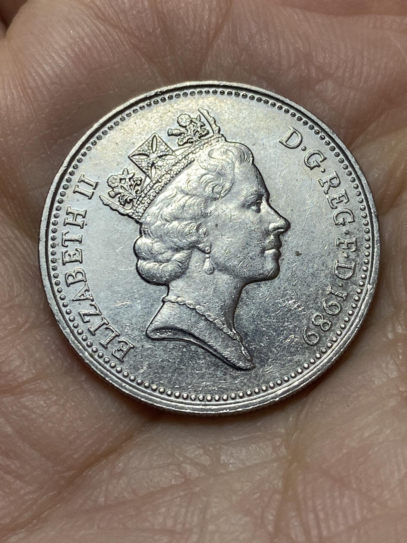 2026年第三场(总第一百七十二场）外国好品散币场(免佣金) 英国🇬🇧1989年5新便士(伊丽莎白二世中年高冠第一版，大尺寸版)