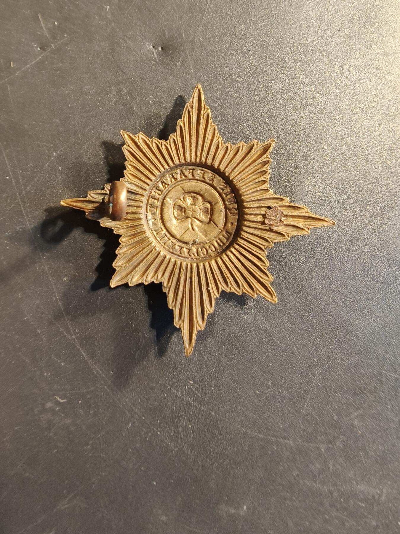 老王徽章第174期 英国爱尔兰近卫步兵团帽徽   一战时期