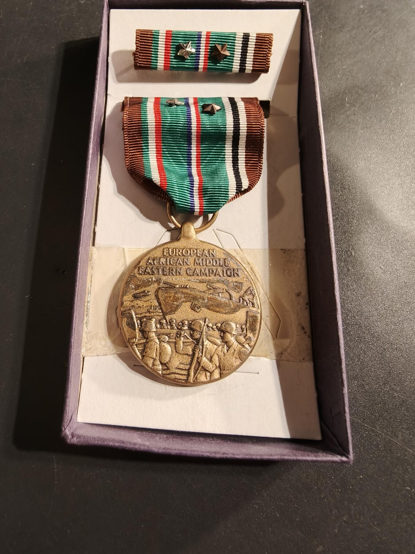 老王徽章第174期 美国二战欧洲中东非对德作战服役奖章     双铜星勋饰     原盒带略