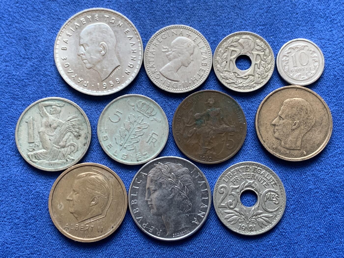 《竞宝斋》第454场 周日，周一 2场连拍 （全场包邮，欢迎送拍） 11枚一组 外国钱币 总重约69.6克