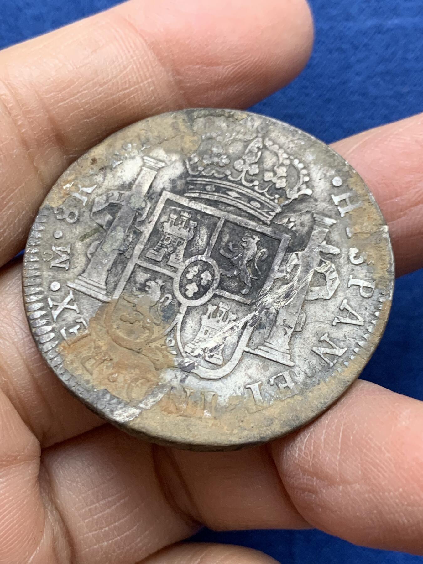 《竞宝斋》第454场 周日，周一 2场连拍 （全场包邮，欢迎送拍） 西班牙双柱，卡洛斯四世，有伤 细节见图 年份17XX 25.39克