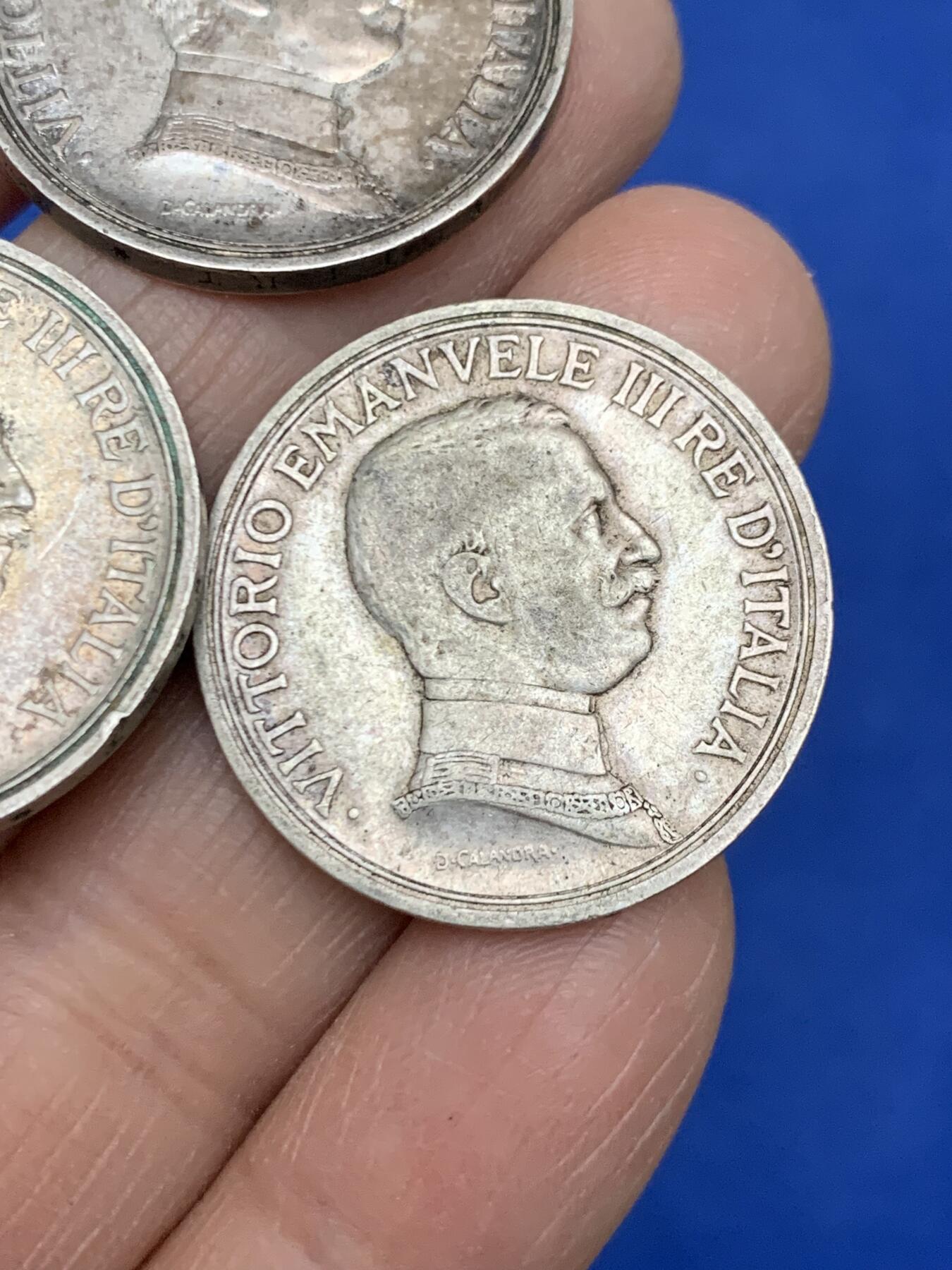 《竞宝斋》第454场 周日，周一 2场连拍 （全场包邮，欢迎送拍） 三枚一组 意大利1915年马车女神2里拉银币 27mm 总重29.9克