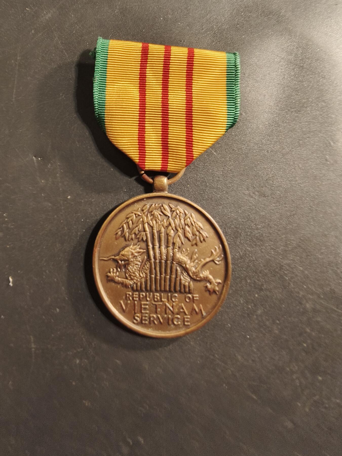 老王徽章第174期 美国越战服役奖章