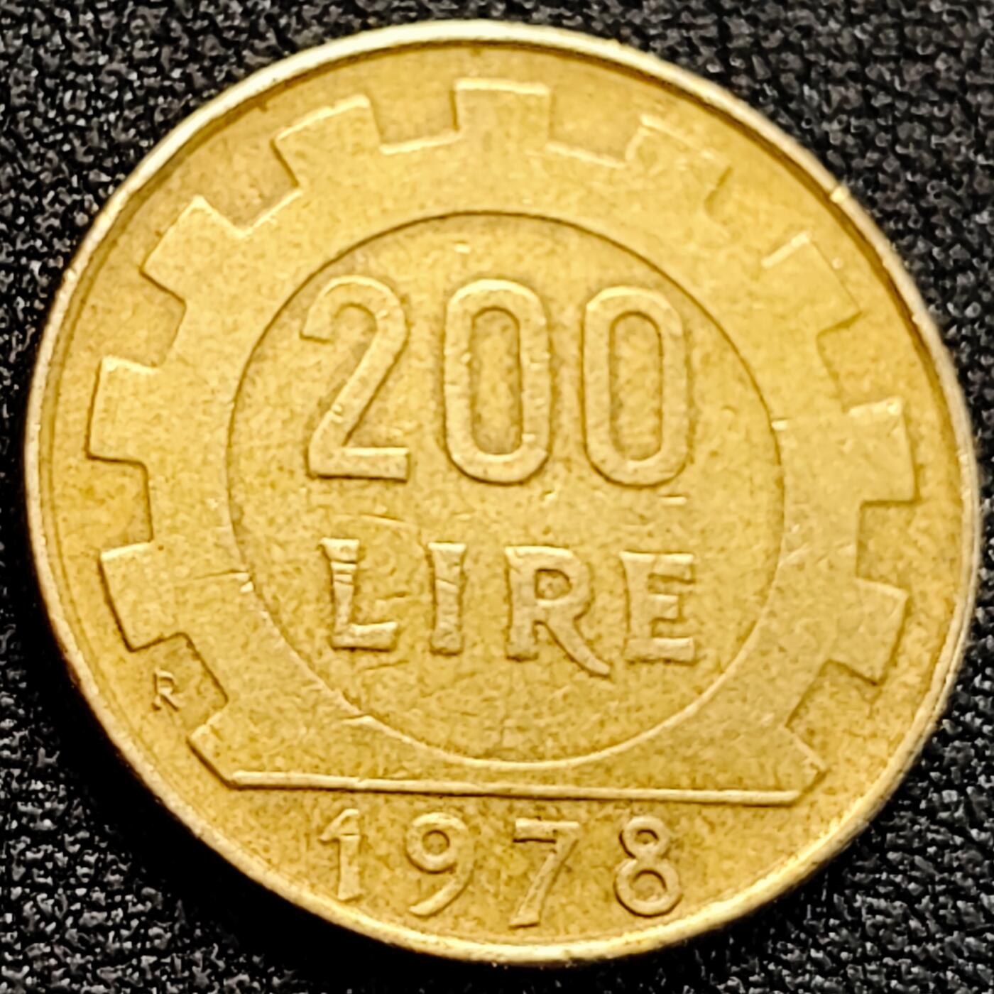 泉币菌-第162场- 新年第五场 精品福利场 1978年 意大利200里拉黄铜硬币 女神 24mm 纪念币铜钱