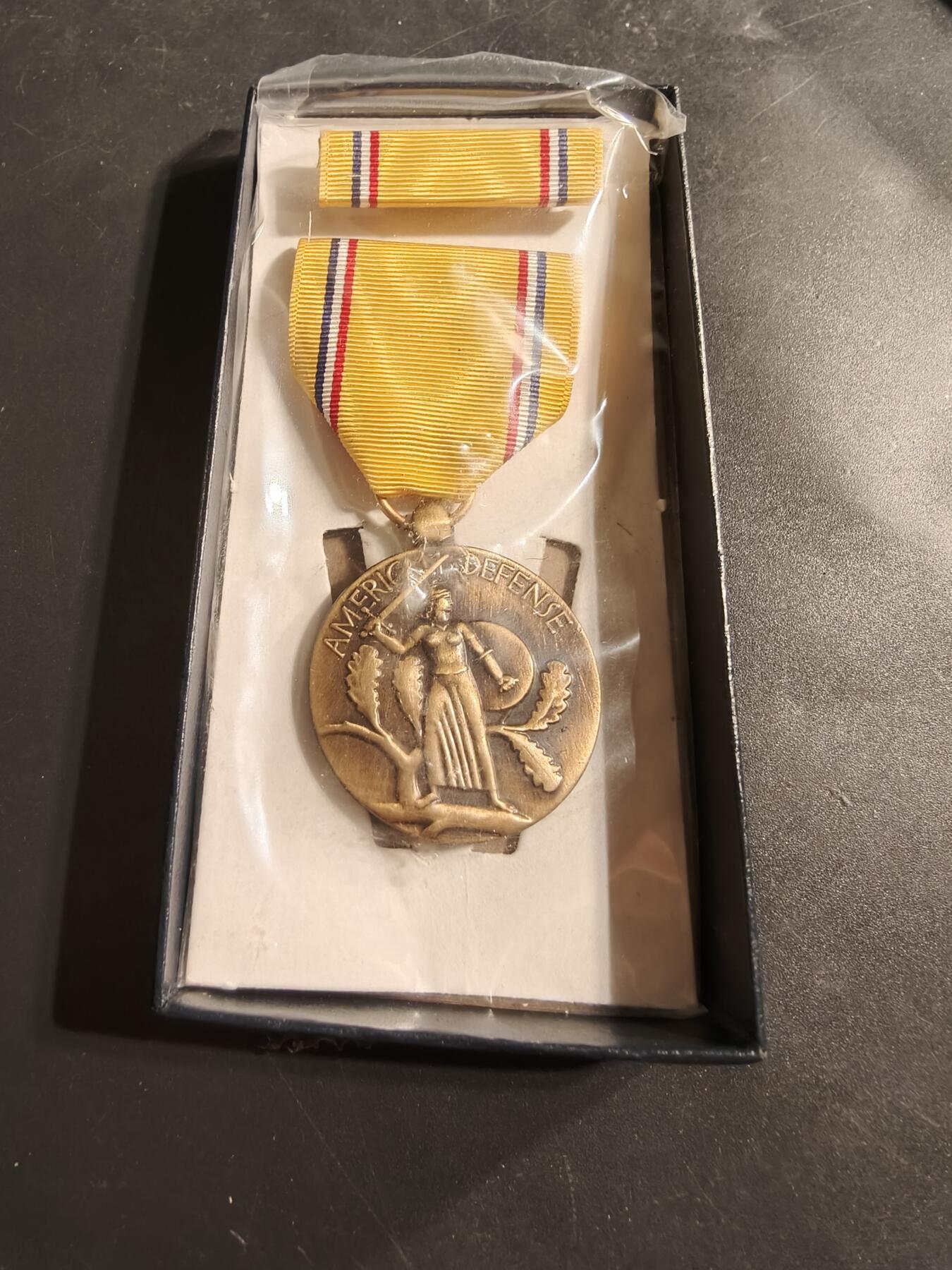 老王徽章第174期 美国二战本土防卫奖章     原盒带略