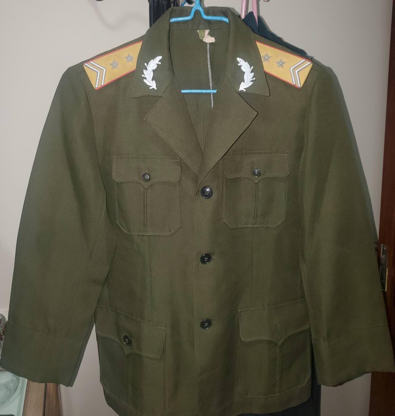 韵星假日拍卖第三十五期 -- Rimey Holidays Auction 34 越南社会主义共和国K82陆军中校军服 少见版本战后第一版 领章肩章齐全 保存良好 无虫蛀 颁发时间短