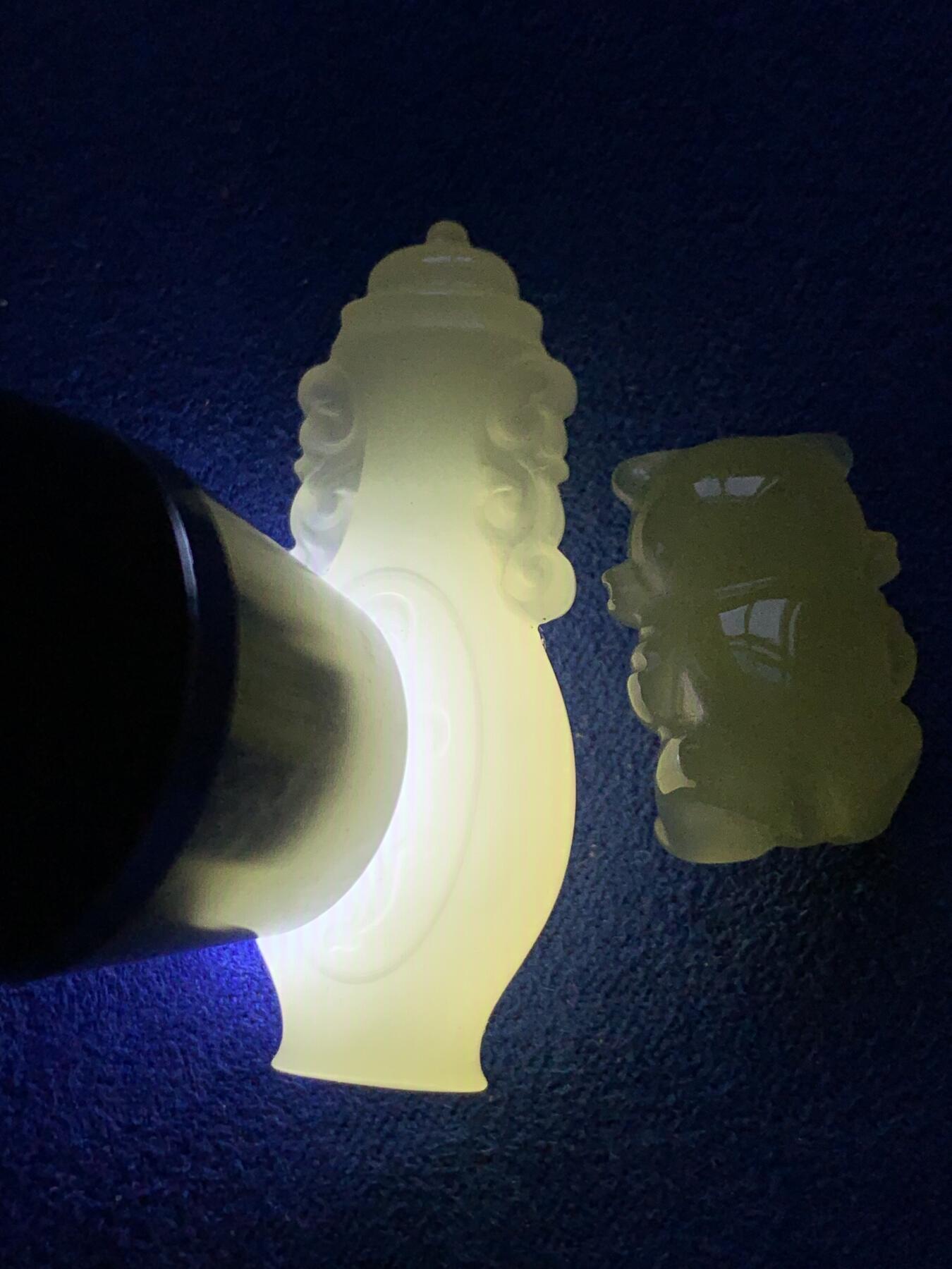 《竞宝斋》第454场 周日，周一 2场连拍 （全场包邮，欢迎送拍） 两枚一组 四季平安玉雕瓶，10克，迷你老虎玉雕小玩意，4.55克，均带证书