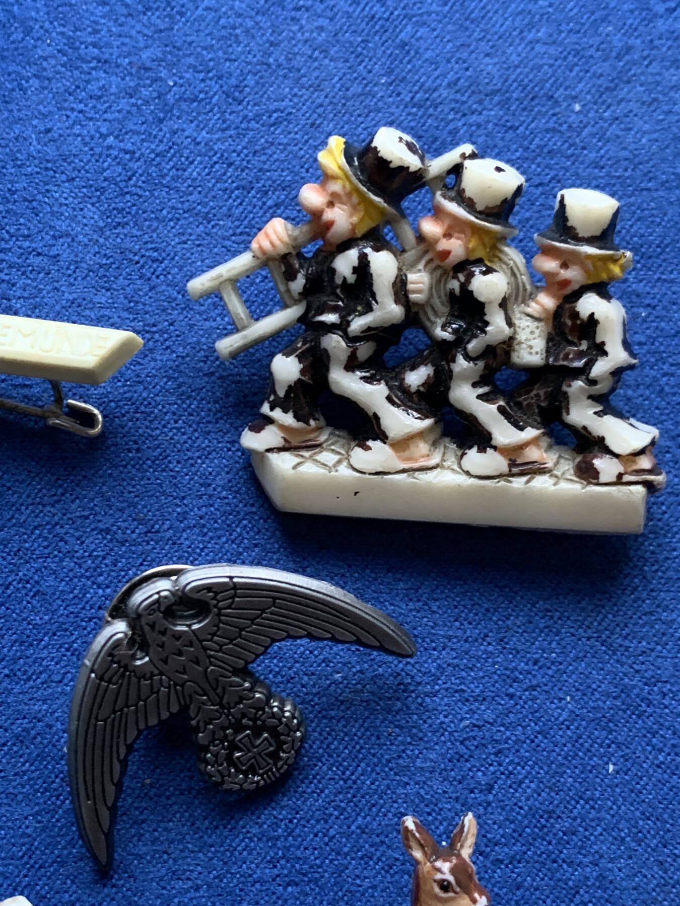 《竞宝斋》第454场 周日，周一 2场连拍 （全场包邮，欢迎送拍） 欧洲早期胸针一组 细节见图