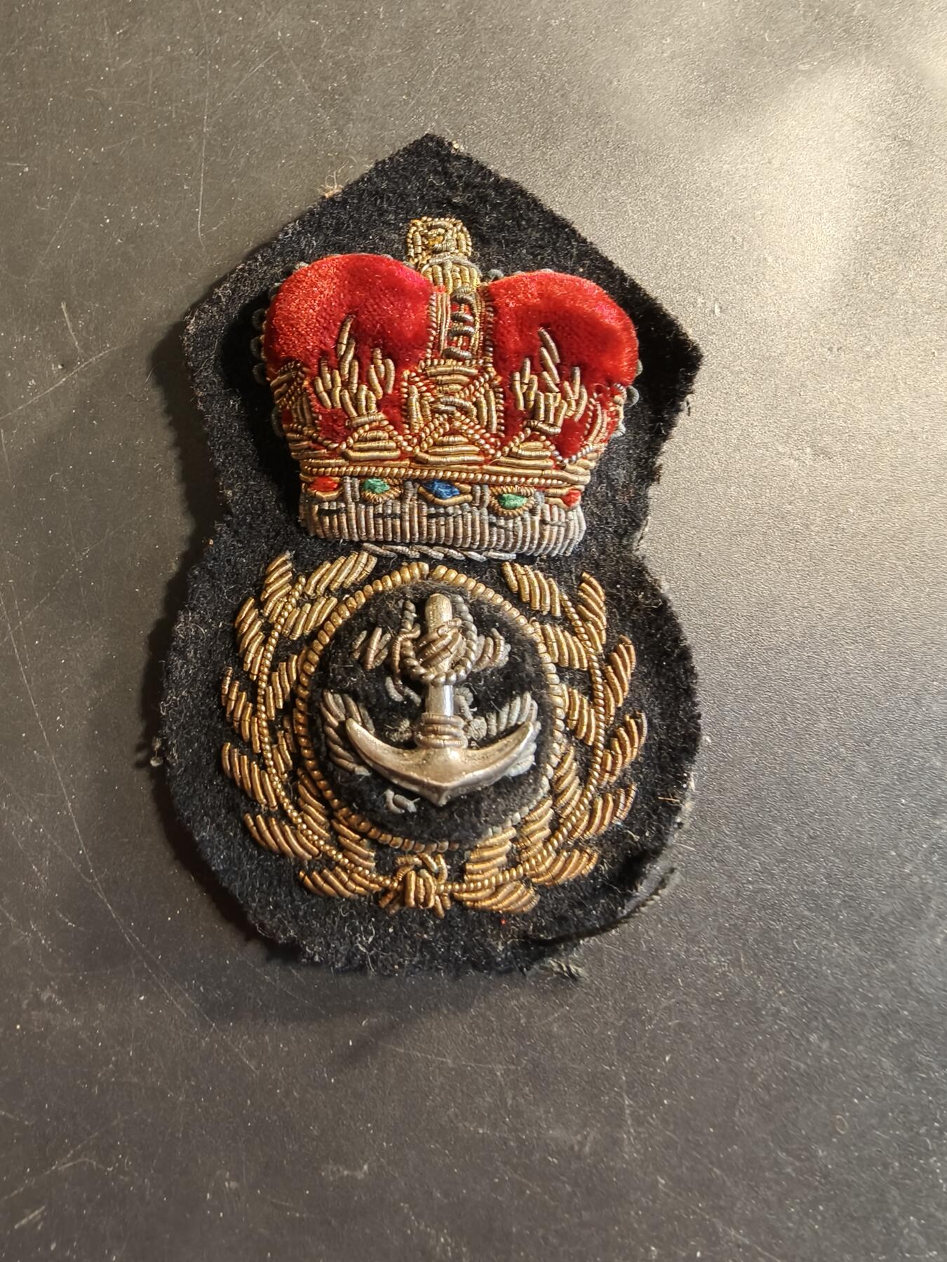 老王徽章第174期 英国皇家海军总军士长大檐帽帽徽   刺绣版