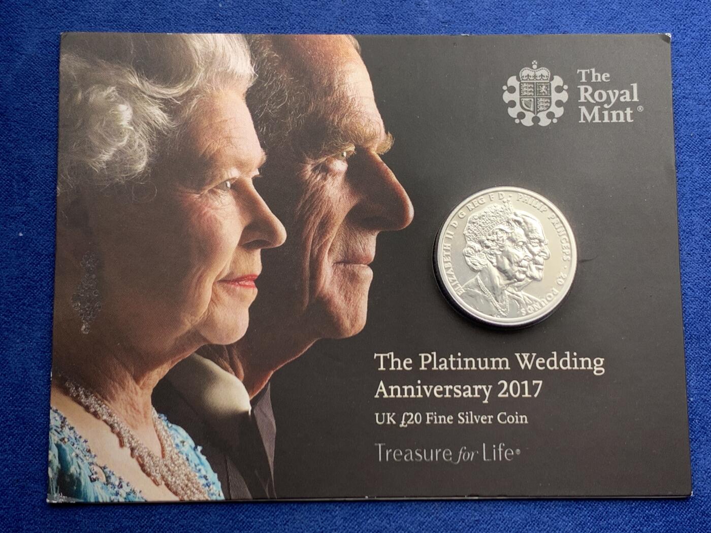 《竞宝斋》第454场 周日，周一 2场连拍 （全场包邮，欢迎送拍） 卡装 英国 2017年女王夫妇70周年铂金婚20英镑 999纯银 15.7克