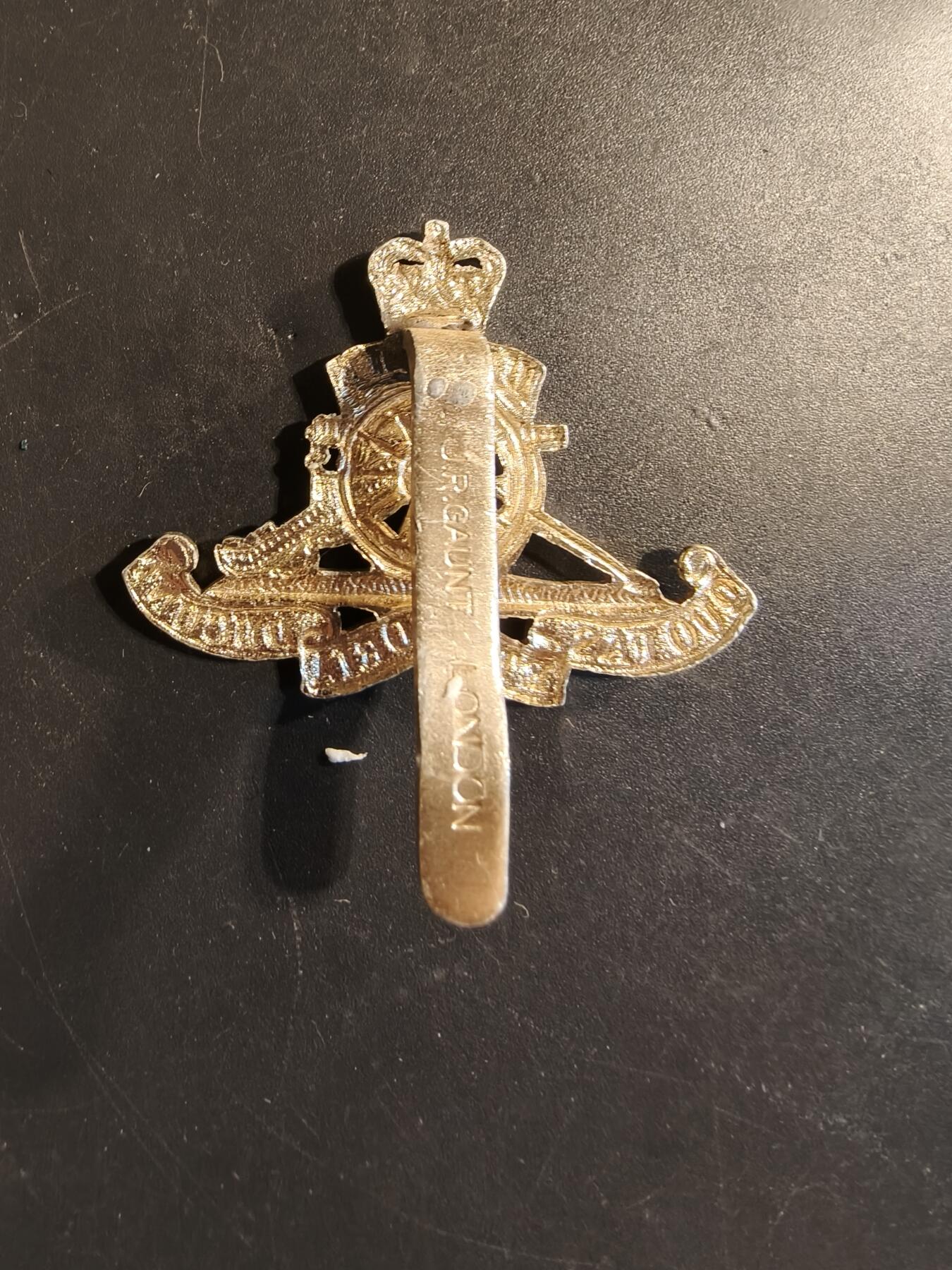 老王徽章第174期 英国皇家炮兵团帽徽    女王时期