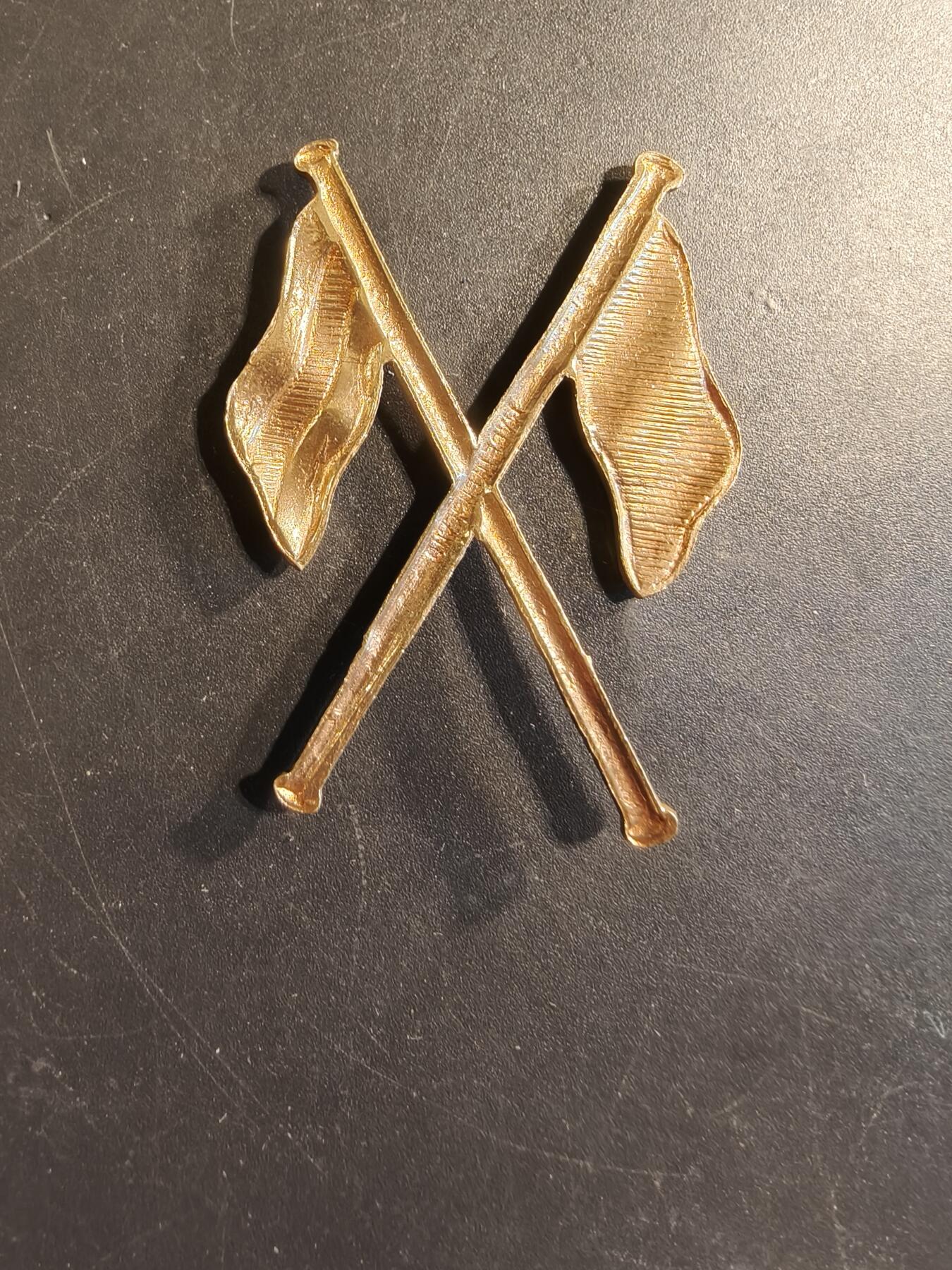 老王徽章第174期 英国皇家通信团帽徽    一战时期    缺背杆