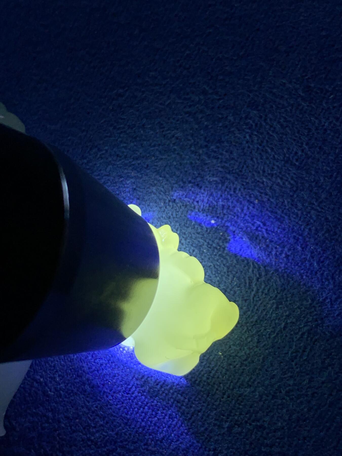 《竞宝斋》第454场 周日，周一 2场连拍 （全场包邮，欢迎送拍） 两枚一组 四季平安玉雕瓶，10克，迷你老虎玉雕小玩意，4.55克，均带证书