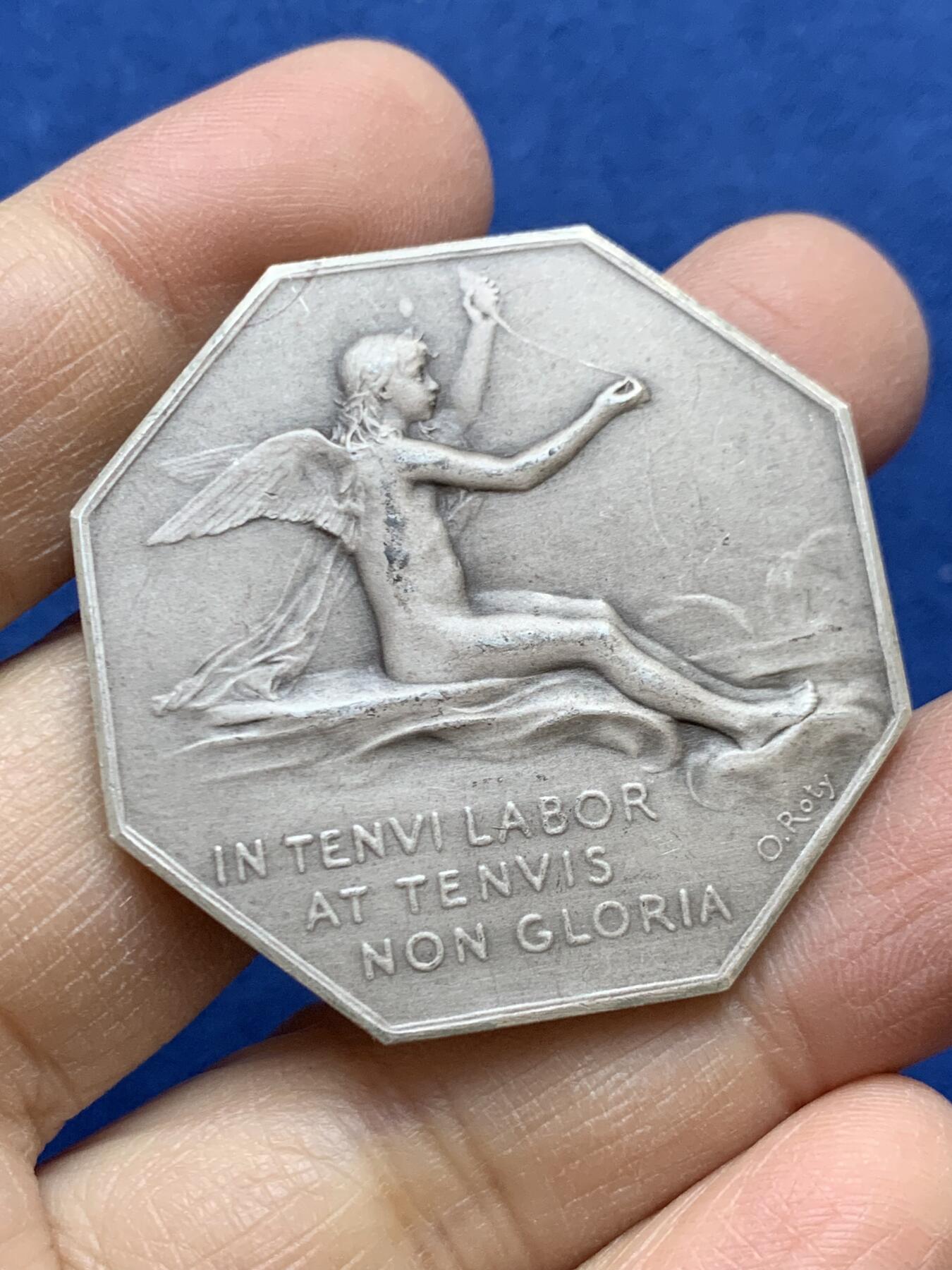 《竞宝斋》第454场 周日，周一 2场连拍 （全场包邮，欢迎送拍） 名家奥斯卡罗蒂作 法国里昂商会八角银代币 丰饶角1银标 38.8克 41.6mm