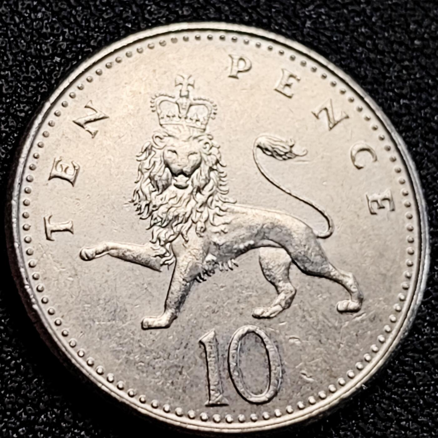 泉币菌-第163场-新年第六场 精品福利场 1990年代 英国10便士 中年女王大版硬币 皇冠狮子 24.5mm 