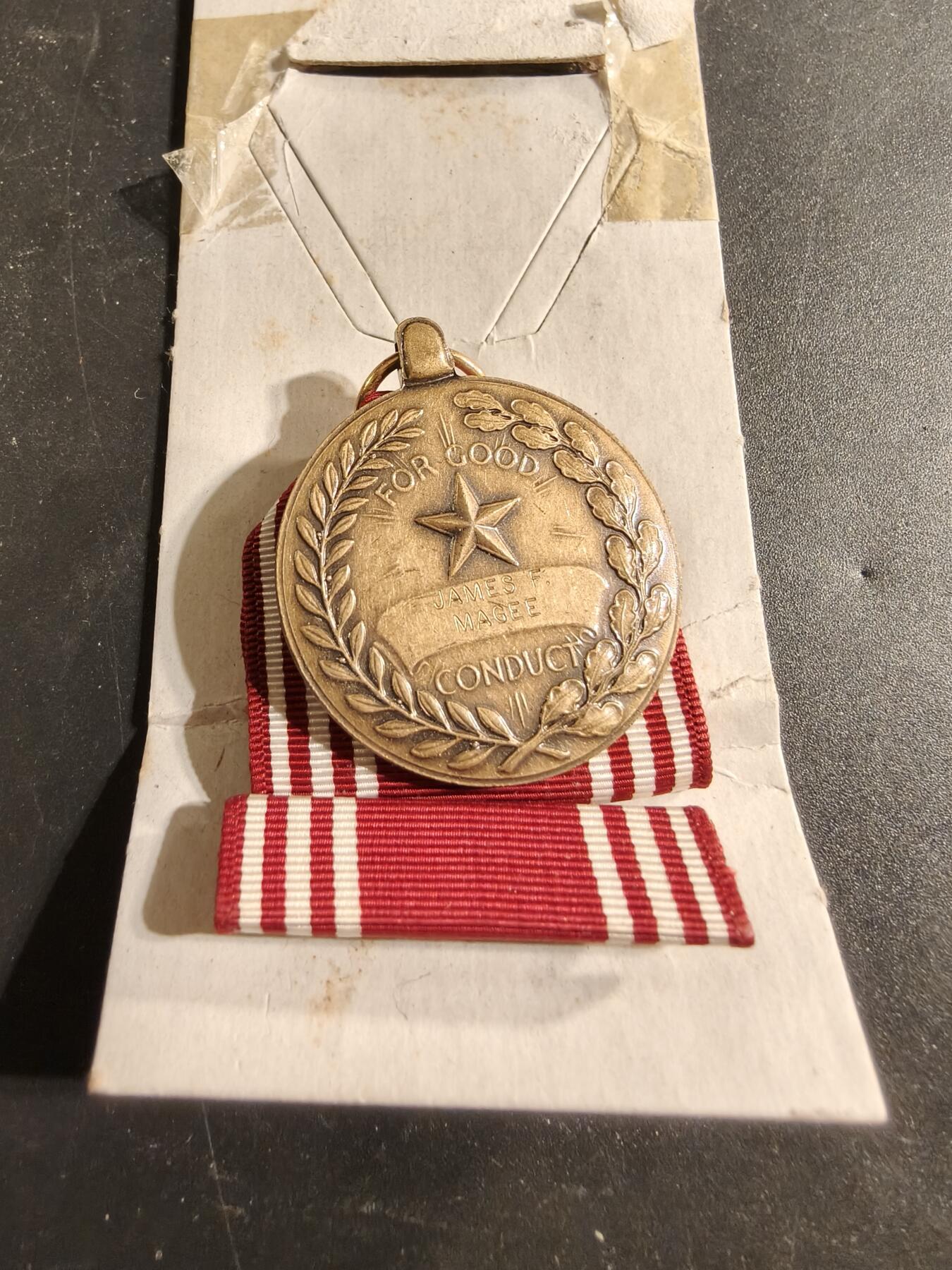 老王徽章第174期 美国陆军品德优良奖章    二战时期    带略    实发版