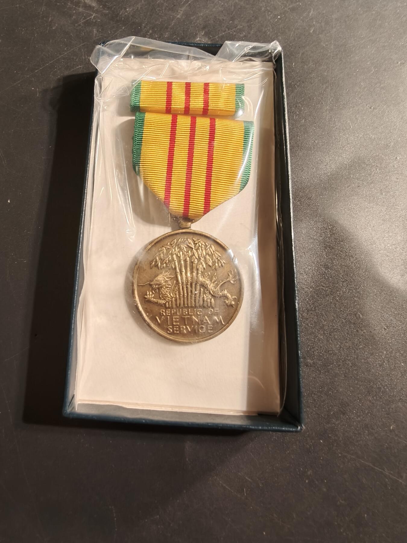 老王徽章第174期 美国越战服役奖章    原盒带略