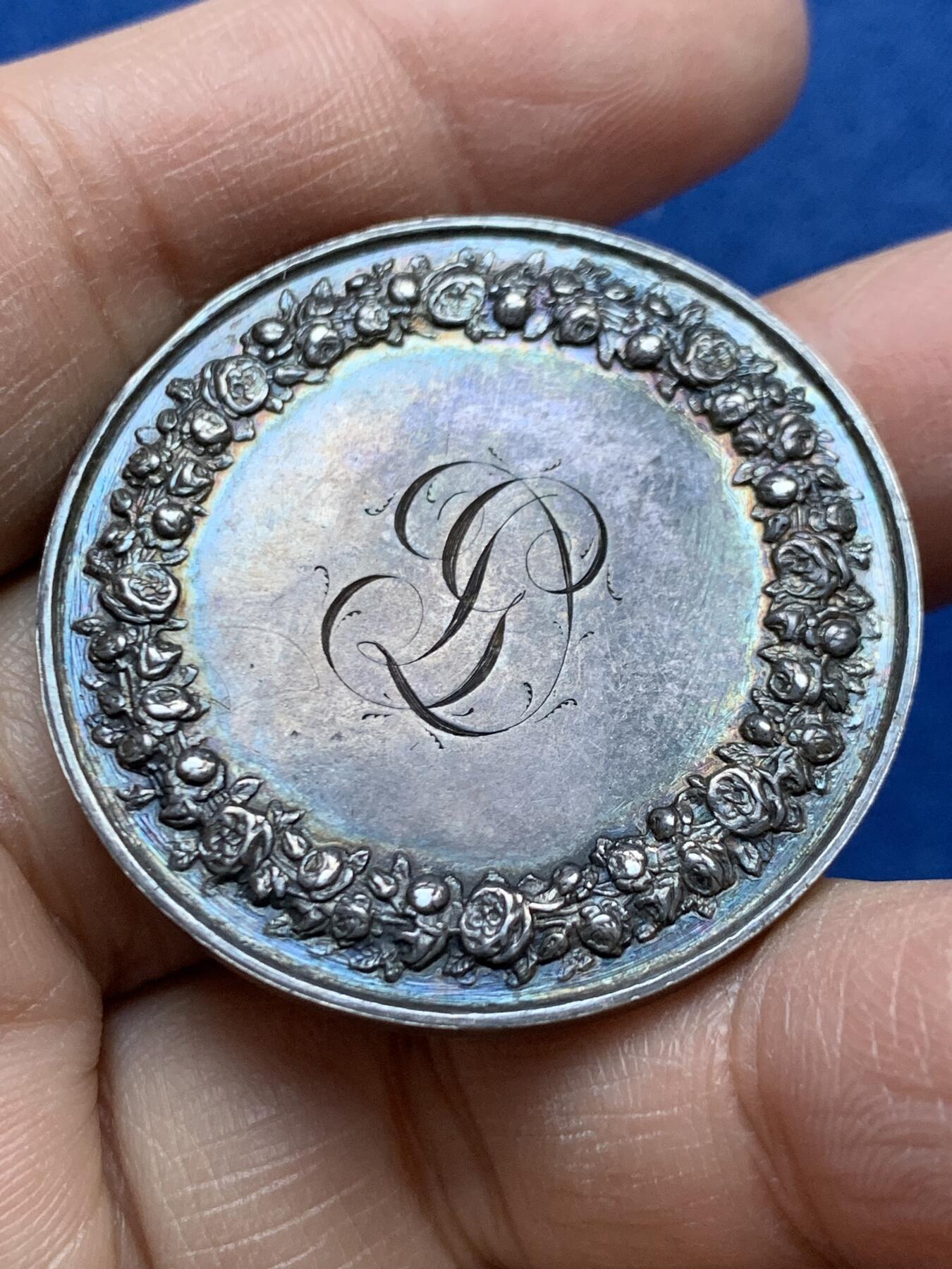 《竞宝斋》第454场 周日，周一 2场连拍 （全场包邮，欢迎送拍） 法国婚姻与爱情纪念银章 神灯边铭 25.7克 38.8MM