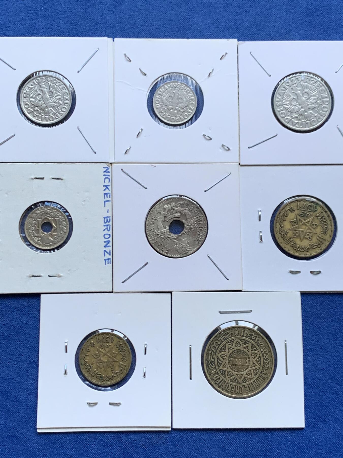 《竞宝斋》第454场 周日，周一 2场连拍 （全场包邮，欢迎送拍） 八枚一组 波兰钱币3枚，摩洛哥钱币3枚和法国钱币2枚