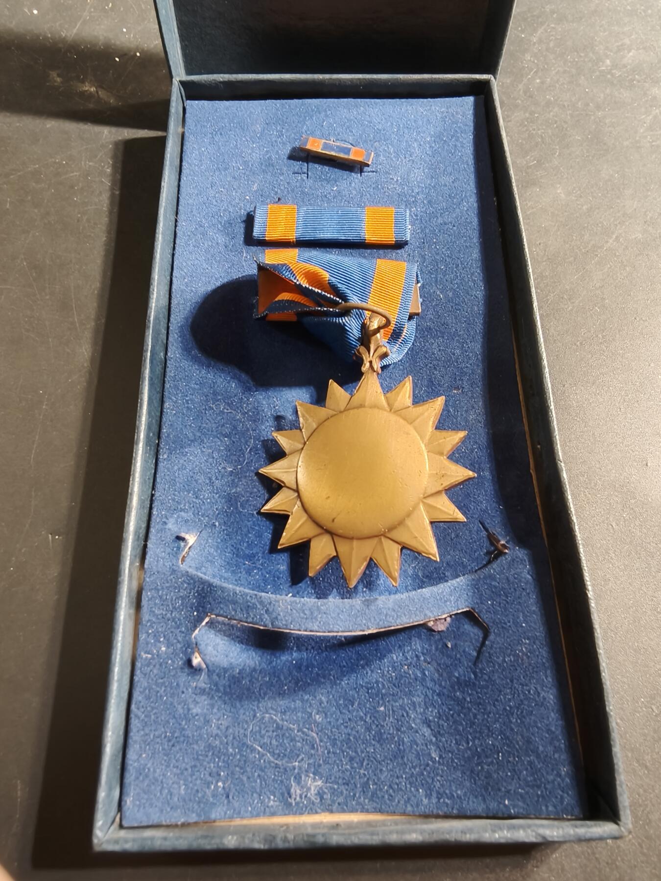 老王徽章第174期 美国空中奖章     原盒带略和珐琅略