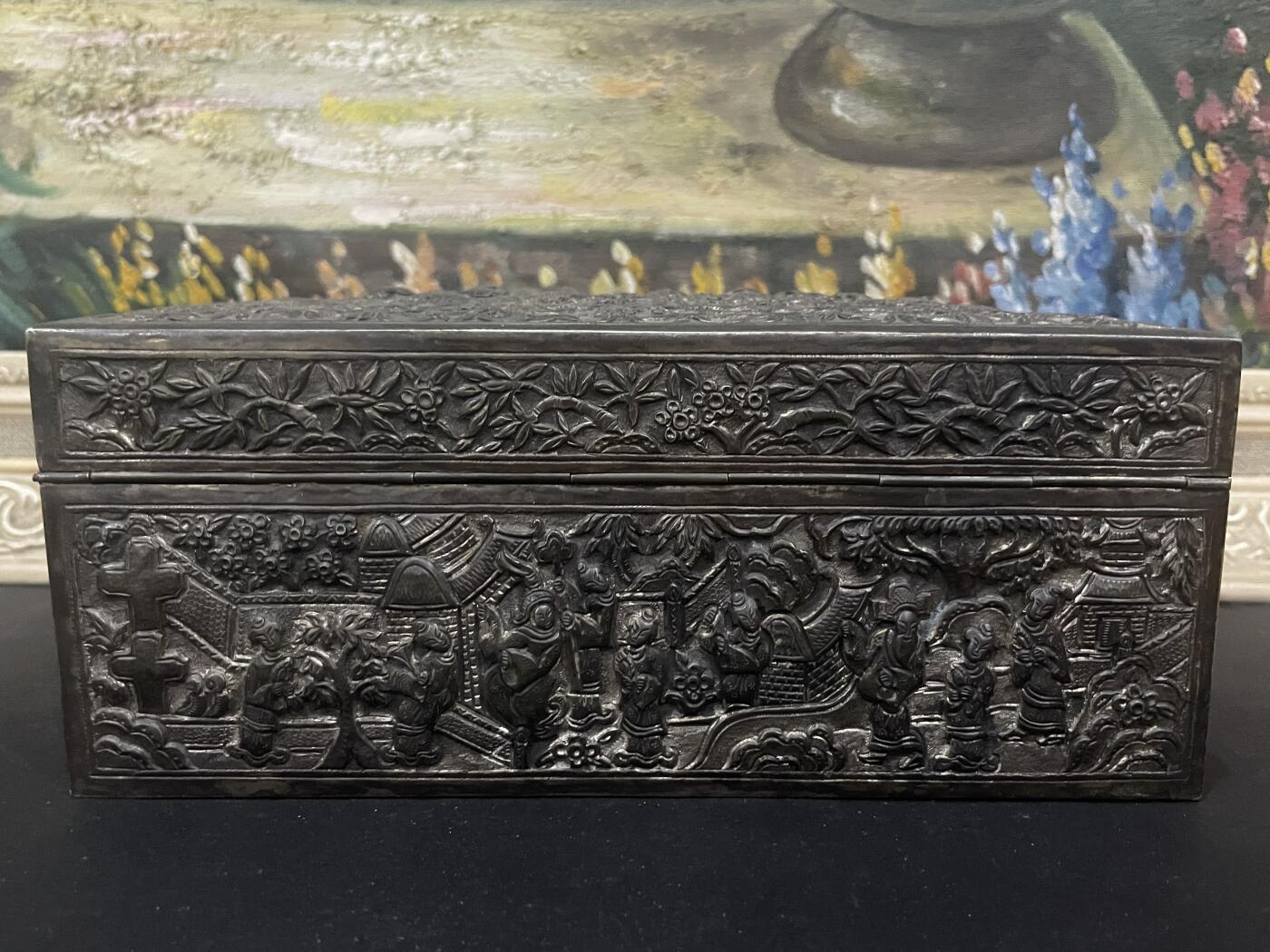 海外回流精品（欧美专场） 法国回流清代纯银方盒-人物故事题材满工，重747.9克，有款，器型大，物件精美。