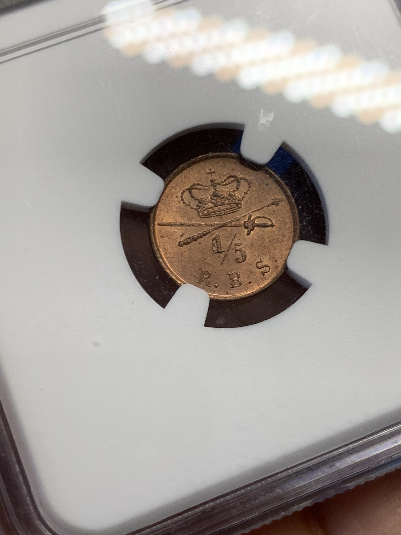 《竞宝斋》第454场 周日，周一 2场连拍 （全场包邮，欢迎送拍） NGC MS63RB 丹麦 1842年1/5RBS铜币 季军分 少见品种 单年版 这一套的最小面值 快200年的小辅币能有这种红的原铜光很难得！