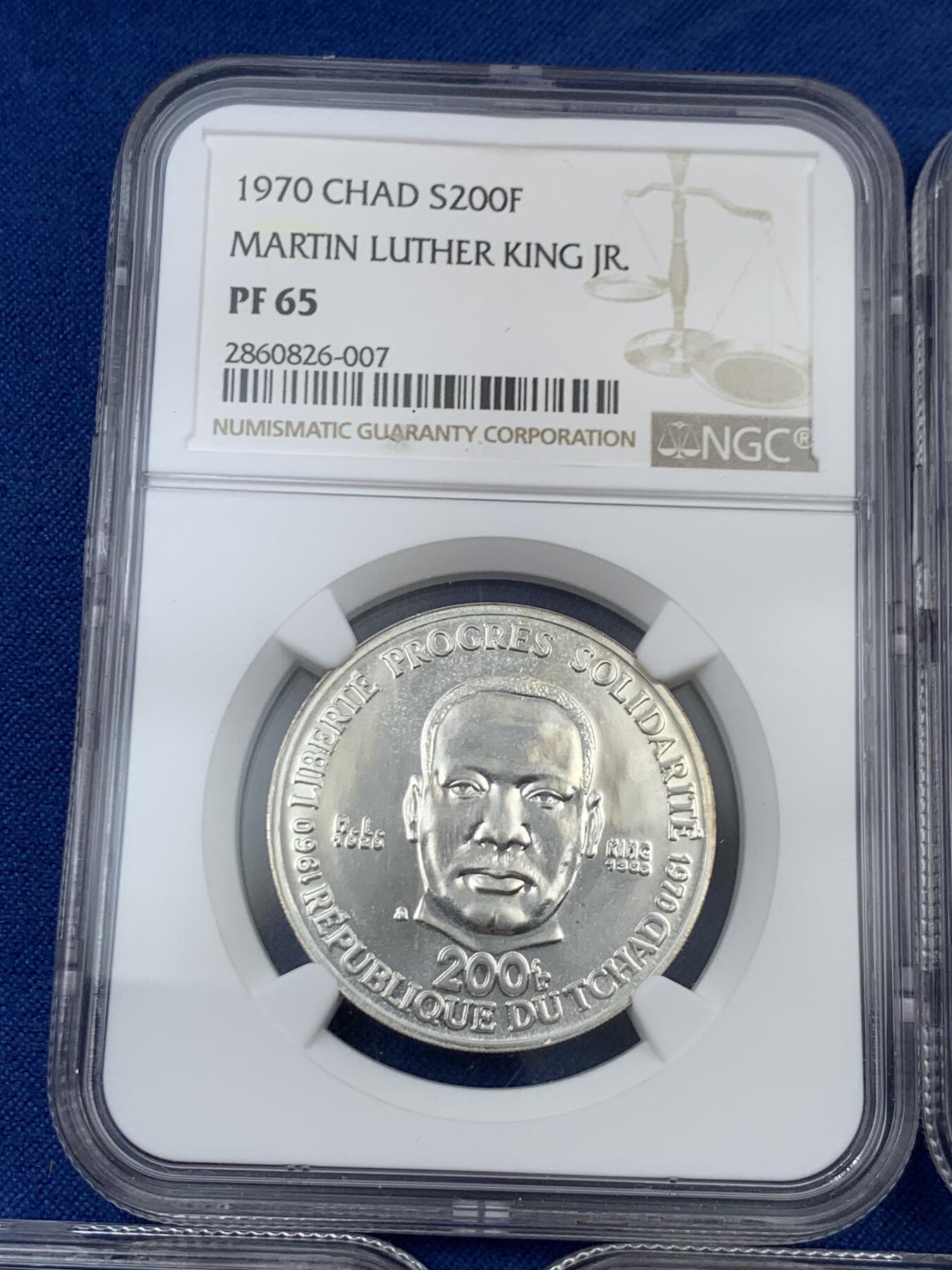 《竞宝斋》第454场 周日，周一 2场连拍 （全场包邮，欢迎送拍） 稀少5枚一组 NGC MS67-PF66 乍得 1970年 银币5枚套 都是非常稀少的品种 5枚中最多的发行量只有1300枚 值得入手 100F的盒子角落有磕