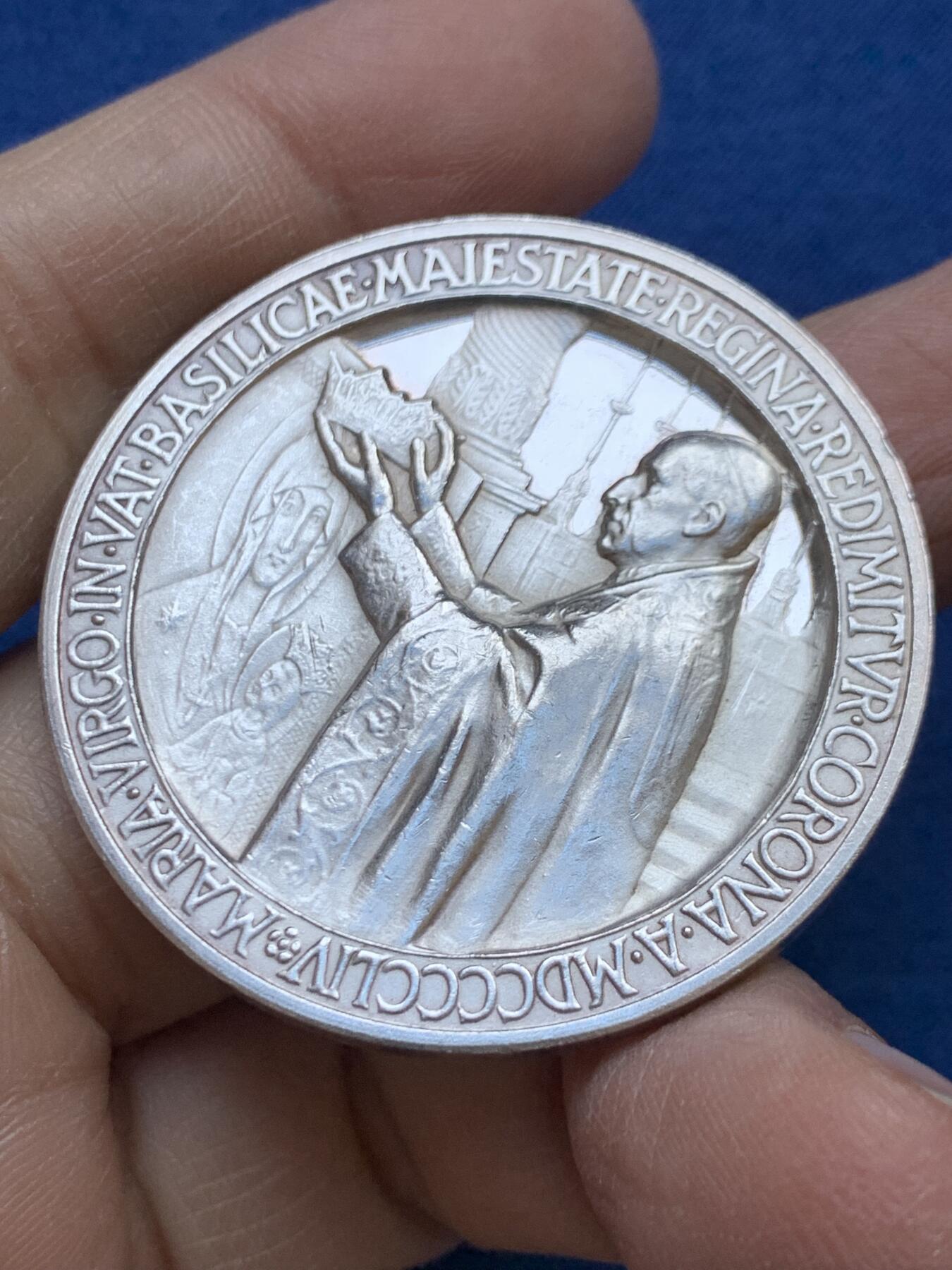 《竞宝斋》第454场 周日，周一 2场连拍 （全场包邮，欢迎送拍） 梵蒂冈1954年教皇庇护十二世为圣母玛利亚加冕大银章，直径：43.8mm，重：37g