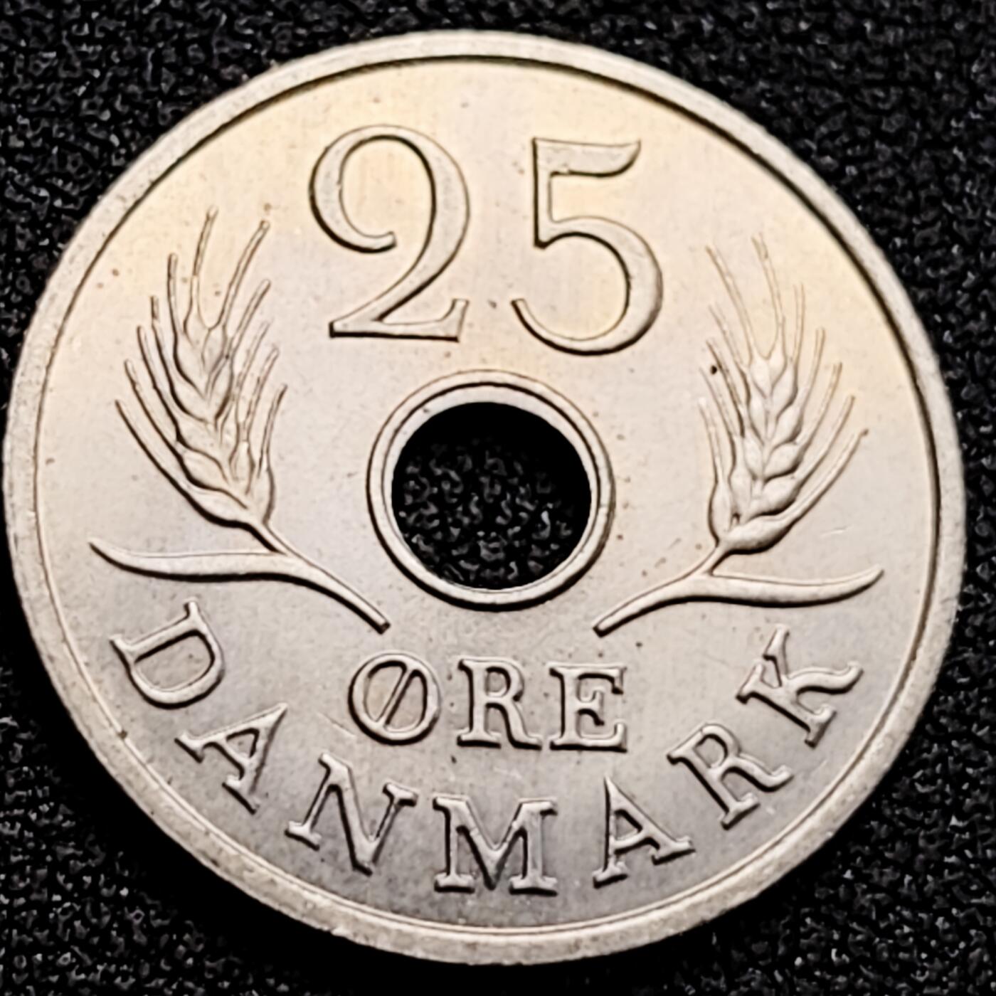 泉币菌-第162场- 新年第五场 精品福利场 原光极美 23mm  丹麦 1971 25欧尔铜镍硬币皇冠 中孔