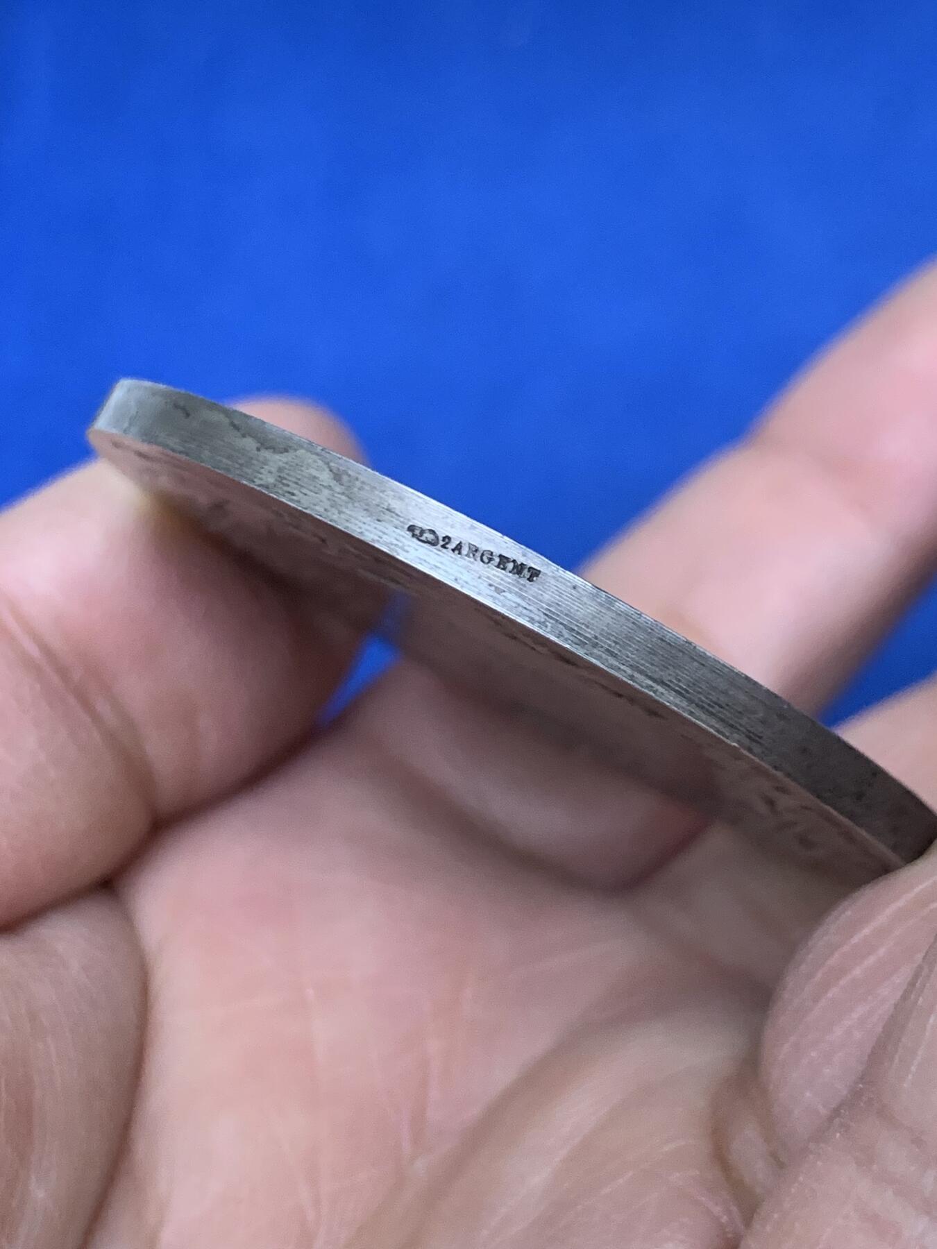 《竞宝斋》第454场 周日，周一 2场连拍 （全场包邮，欢迎送拍） 法国工业纺织女神银章，62.7克，49.5MM，丰饶角2银标。