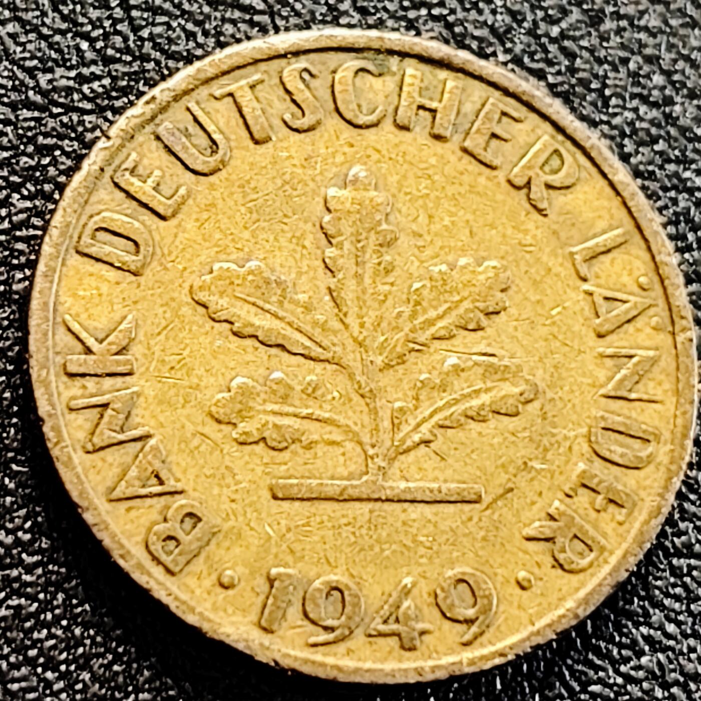 泉币菌-第163场-新年第六场 精品福利场 1950年 联邦德国 10芬尼 铁芯镀黄铜硬币 五叶橡树 21.5毫米 纪念币铜钱