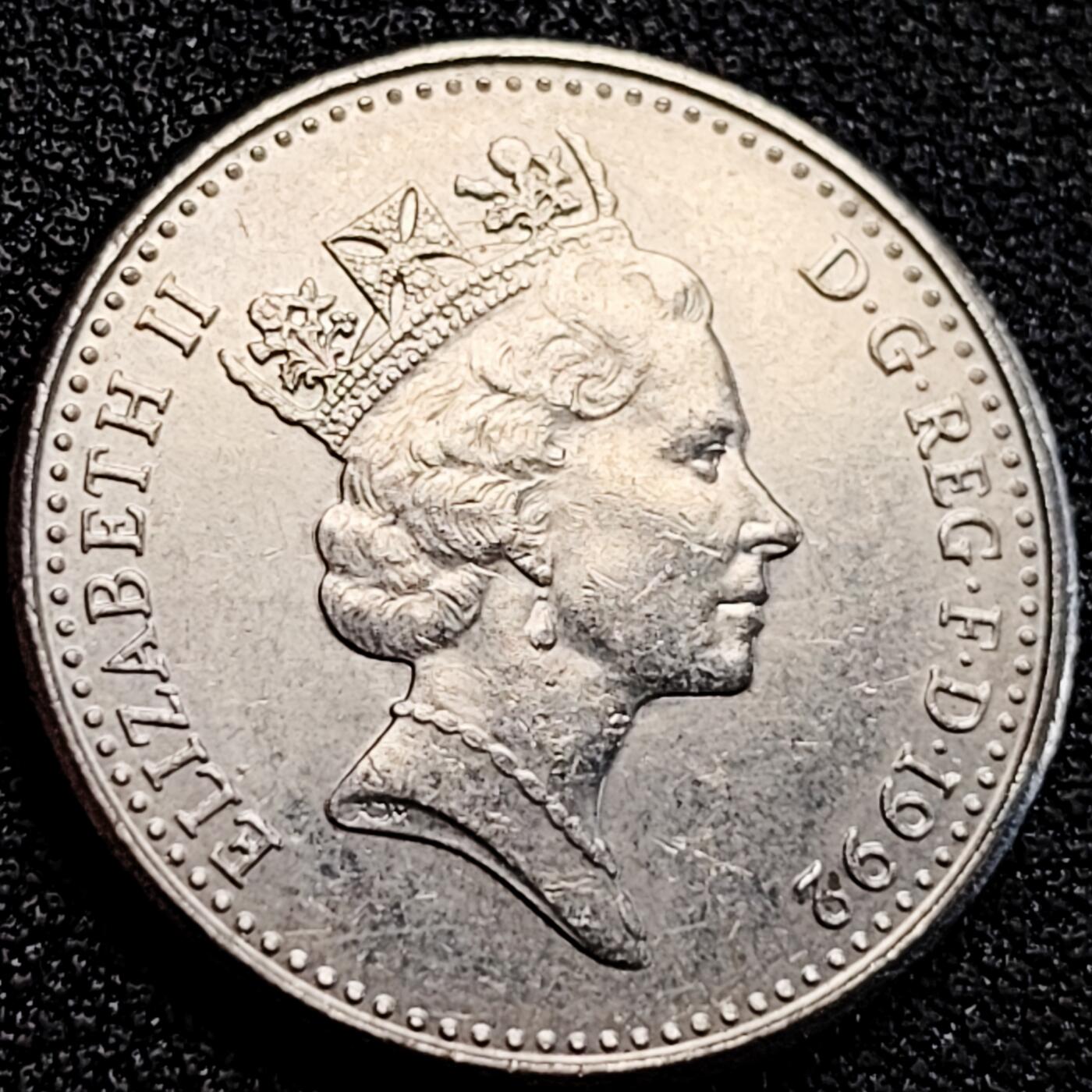 泉币菌-第163场-新年第六场 精品福利场 1990年代 英国10便士 中年女王大版硬币 皇冠狮子 24.5mm 