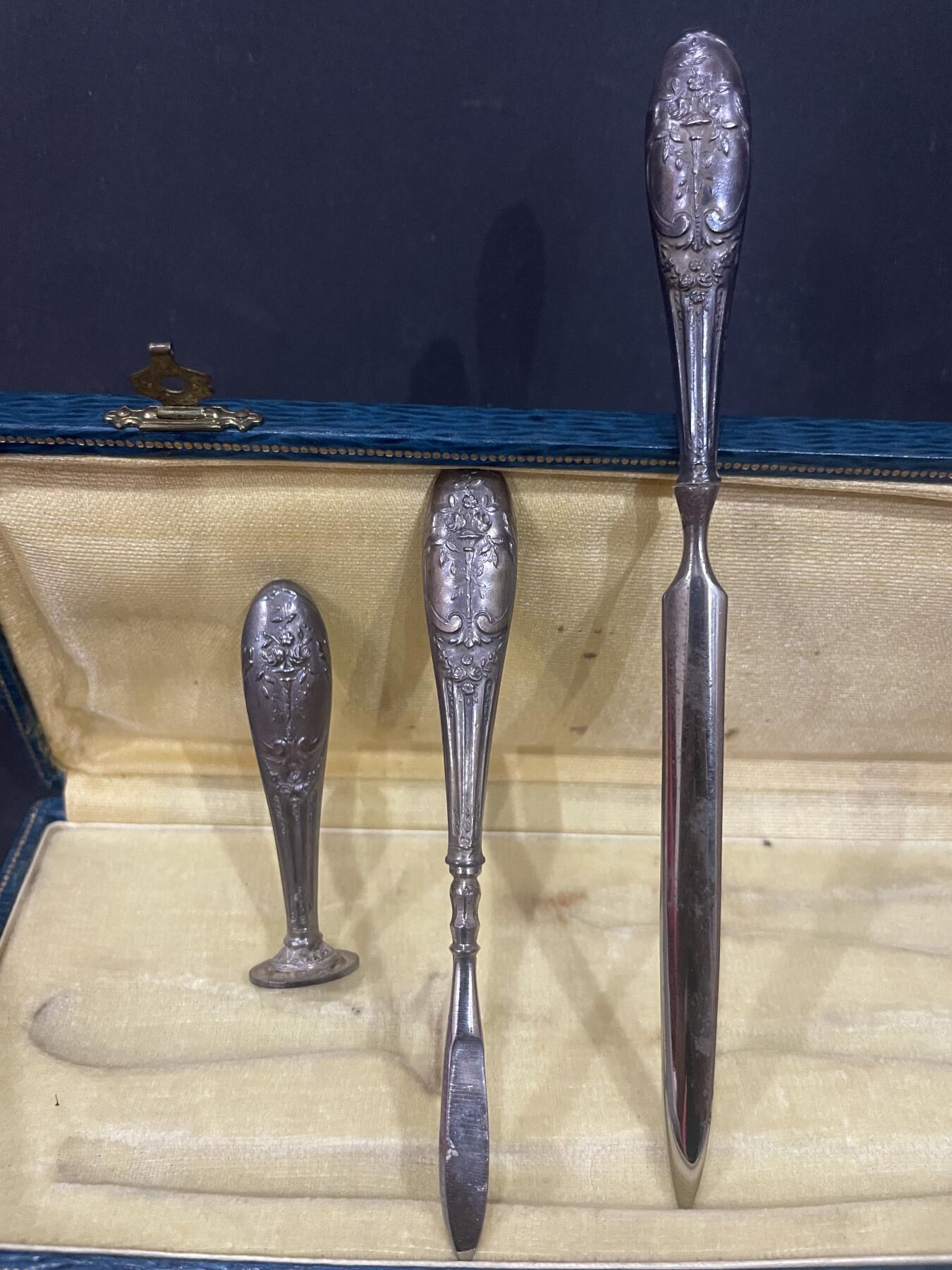 海外回流精品（欧美专场） 欧洲回流原盒纯银文具，32.5g。