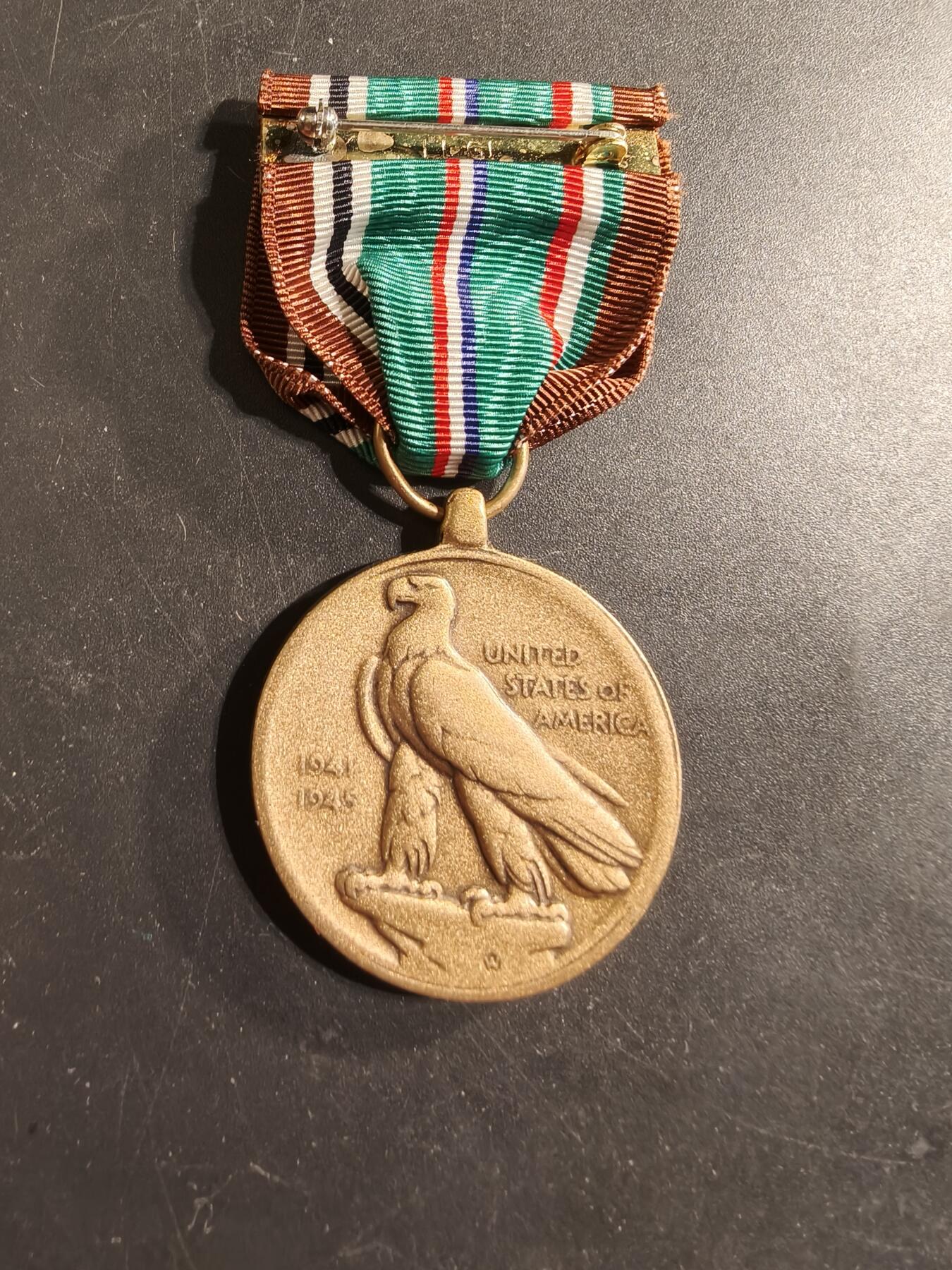 老王徽章第174期 美国二战欧洲中东非对德作战服役奖章    1颗铜星勋饰