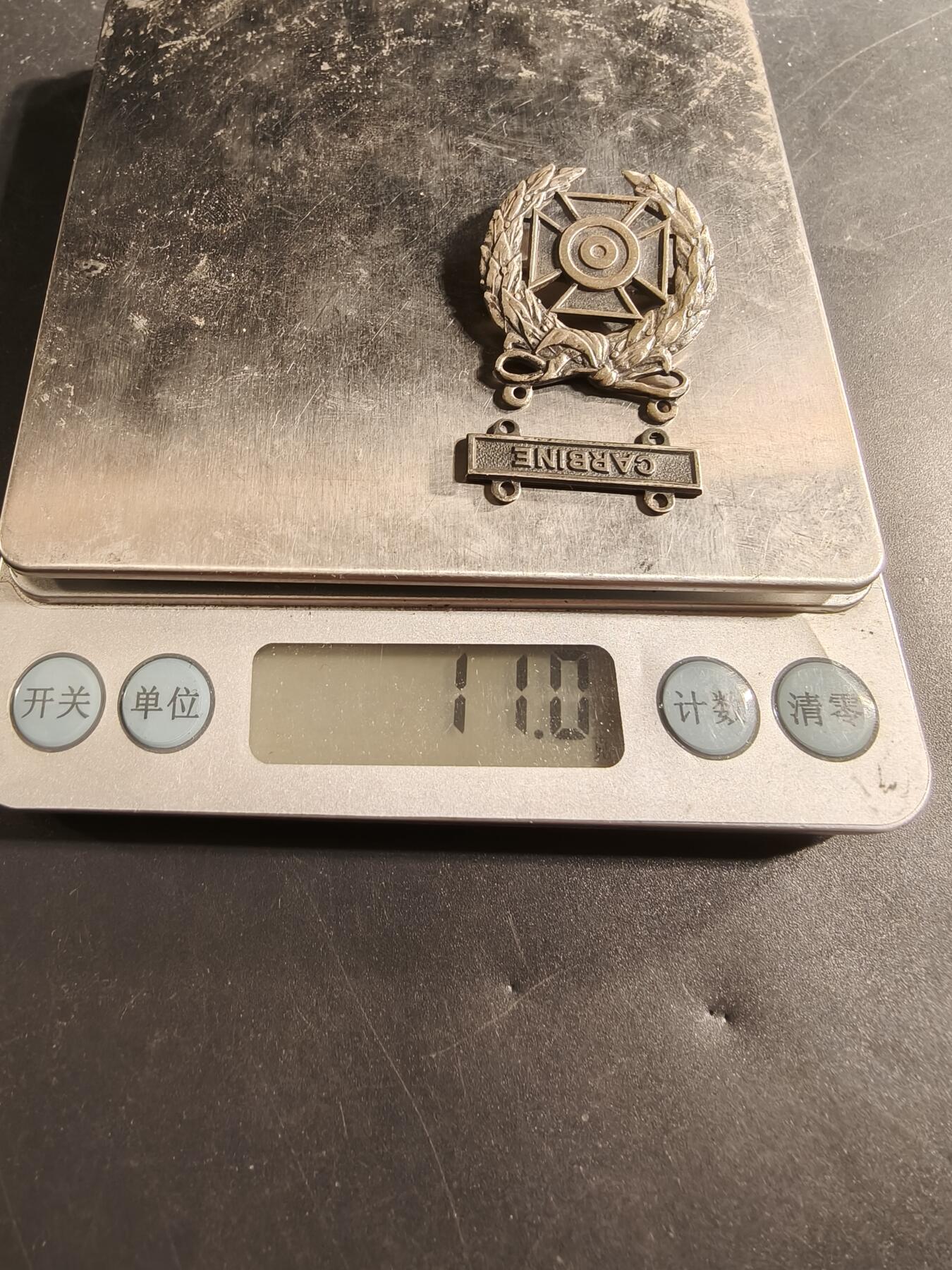 老王徽章第174期 美国陆军神射手技能章   二战时期横针版   925银   卡宾枪勋条   11g