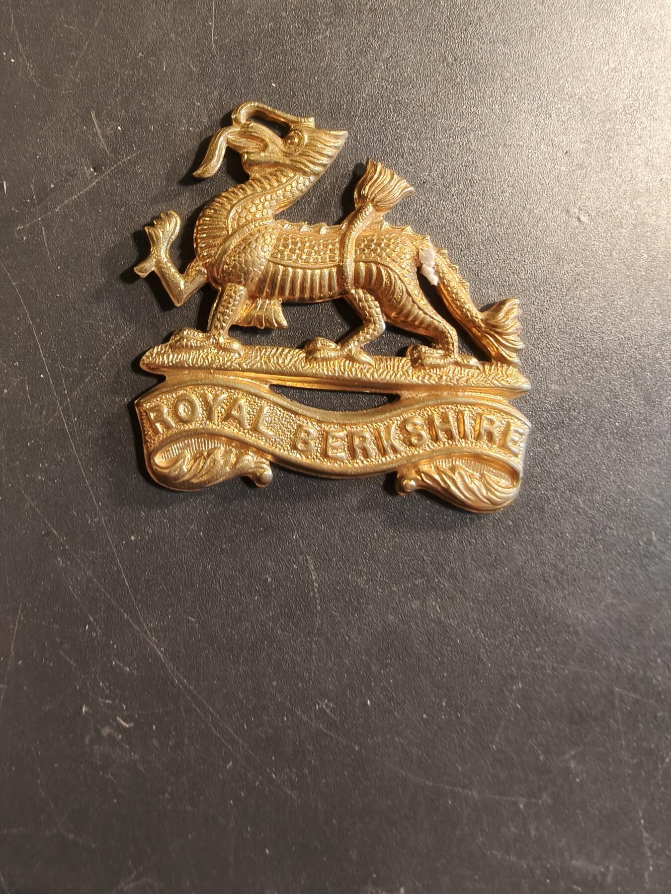 老王徽章第174期 英国皇家伯克步兵团帽徽    一战时期   缺背杆