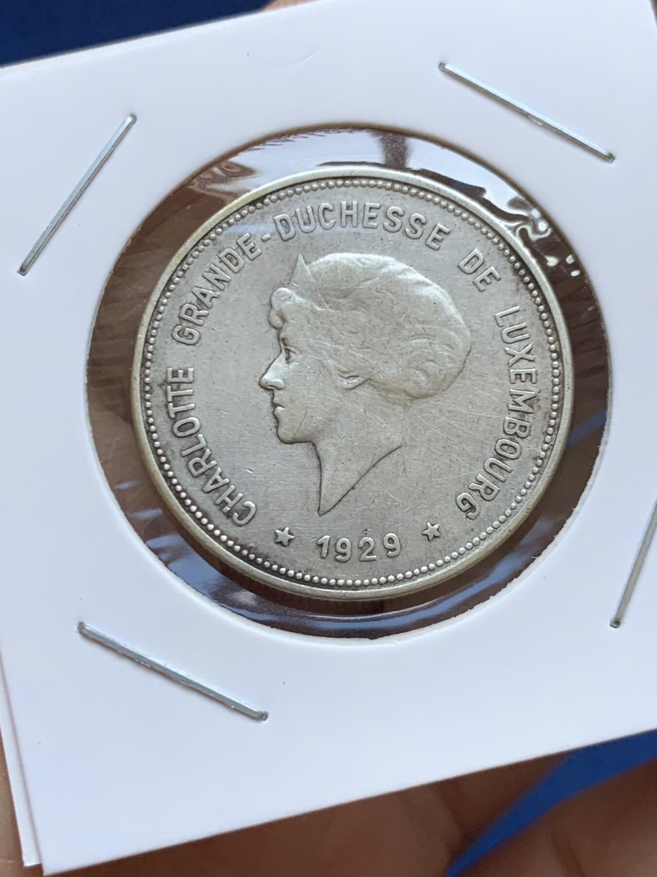 《竞宝斋》第454场 周日，周一 2场连拍 （全场包邮，欢迎送拍） 两枚一组 卢森堡 1929年 5法郎、10法郎 银币 夏洛特女大公在位时期发行 经典品种