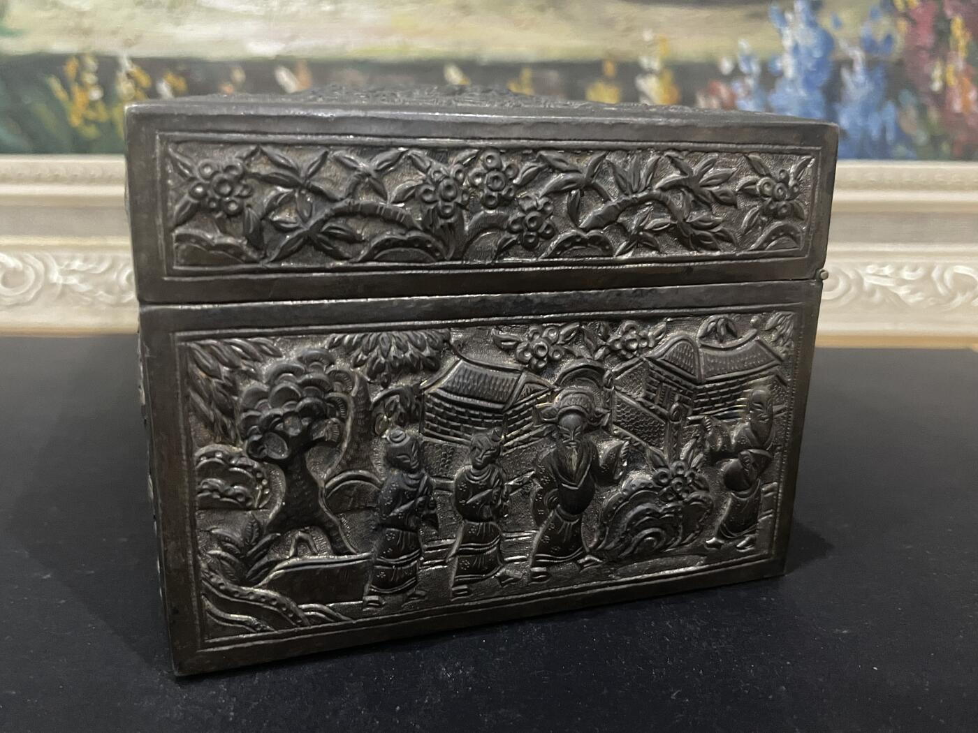 海外回流精品（欧美专场） 法国回流清代纯银方盒-人物故事题材满工，重747.9克，有款，器型大，物件精美。