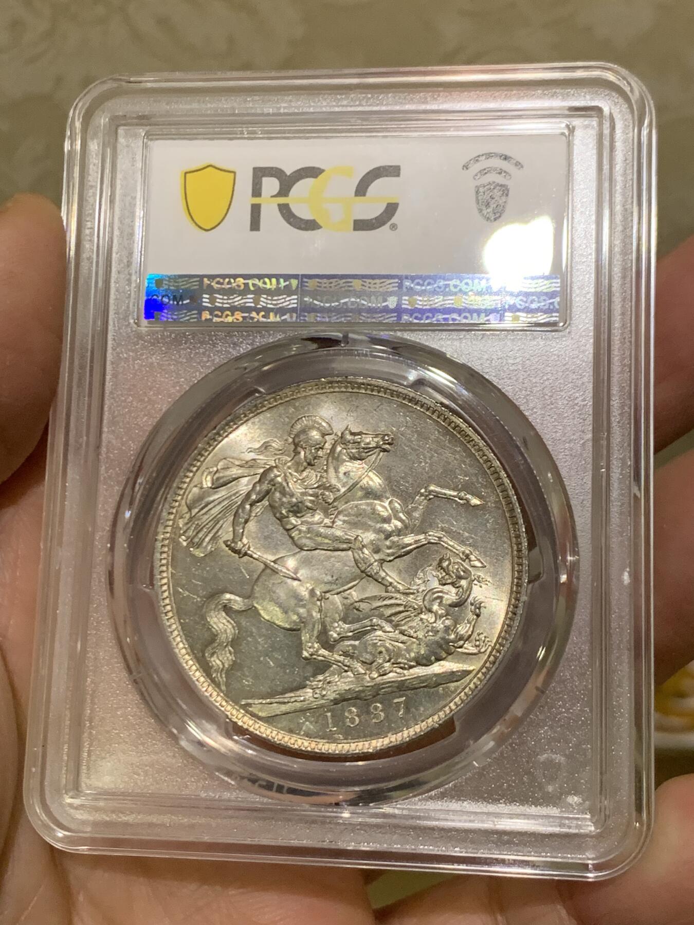 《竞宝斋》第454场 周日，周一 2场连拍 （全场包邮，欢迎送拍） PCGS MS63 英国1887年维多利亚女王高冠马剑1克朗银币