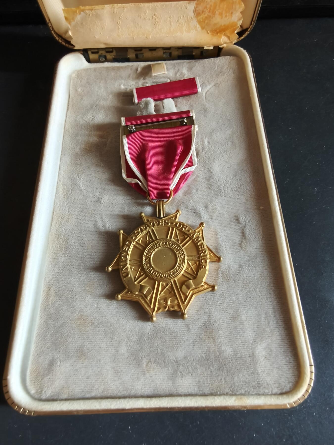 老王徽章第174期 美国骑士级功绩军团勋章     原盒带略