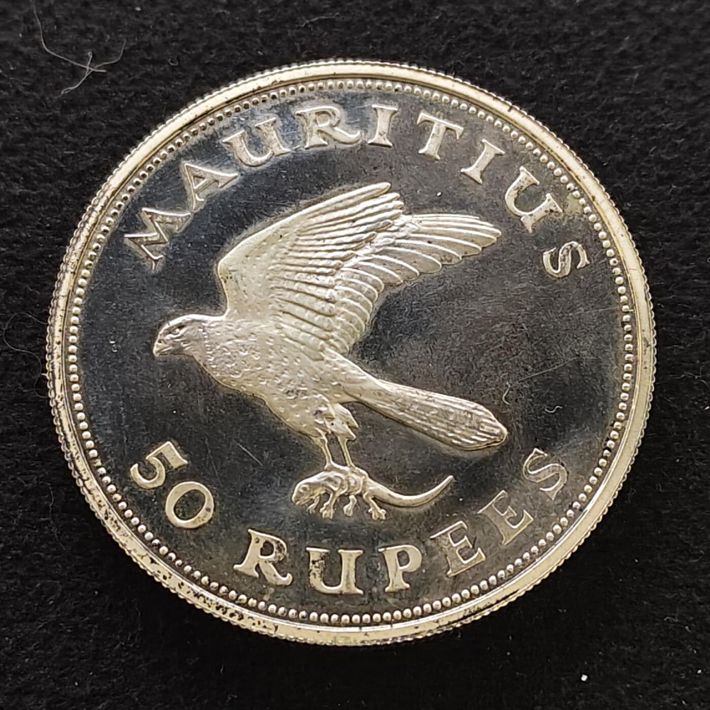 【全场包邮】纯粹捡漏拍493场 【少见】毛里求斯1975年50卢比WWF组织十五周年毛里求斯隼精制纪念银币-量9525【42毫米35克，纯银价约583元（按18元银价折算）】